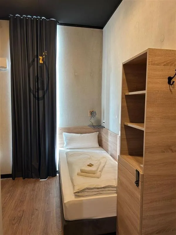 Large Twin Room in Das Schlafwerk Köln-Messe