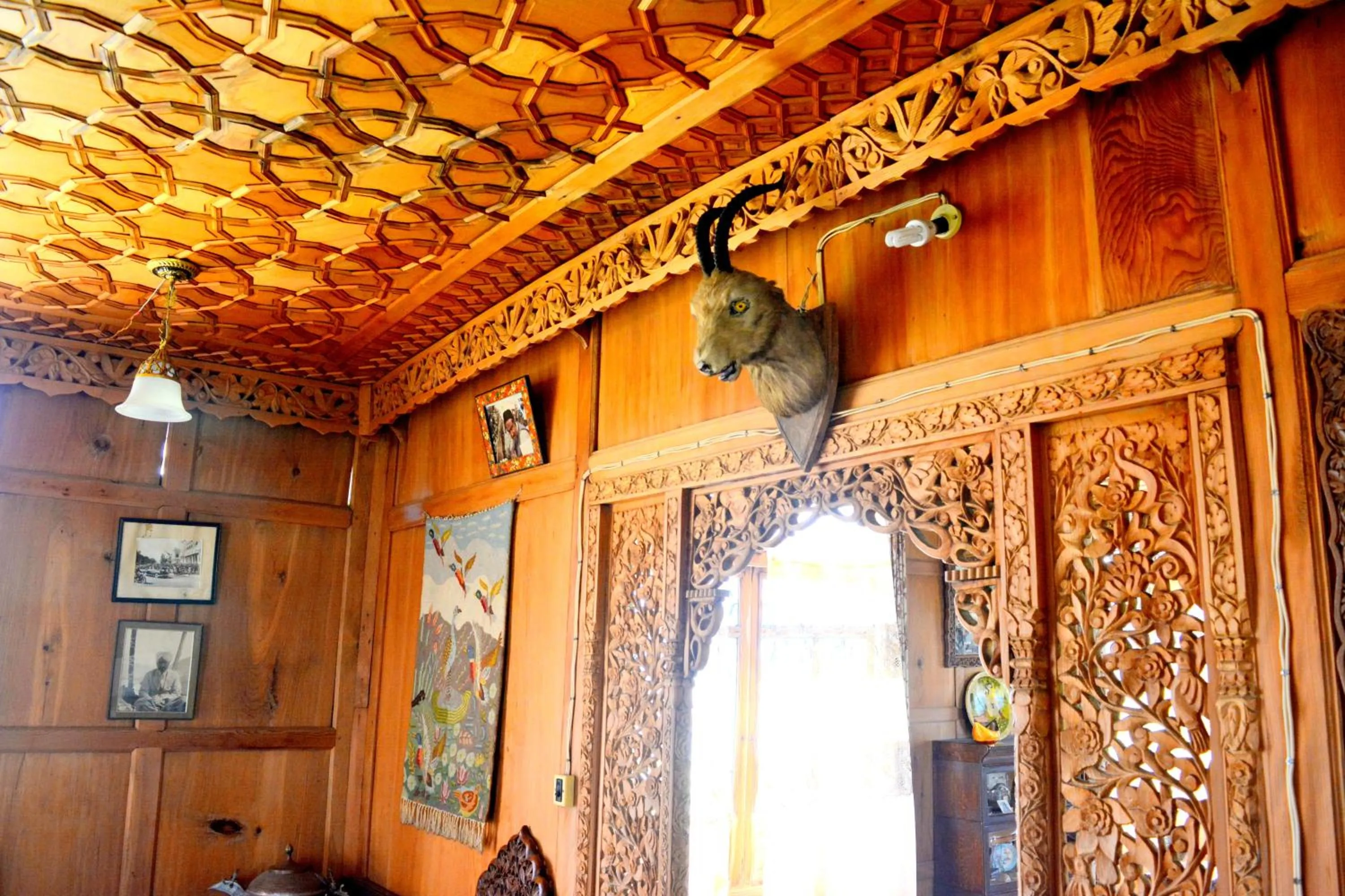 Alcoholic drinks in Kings Houseboats