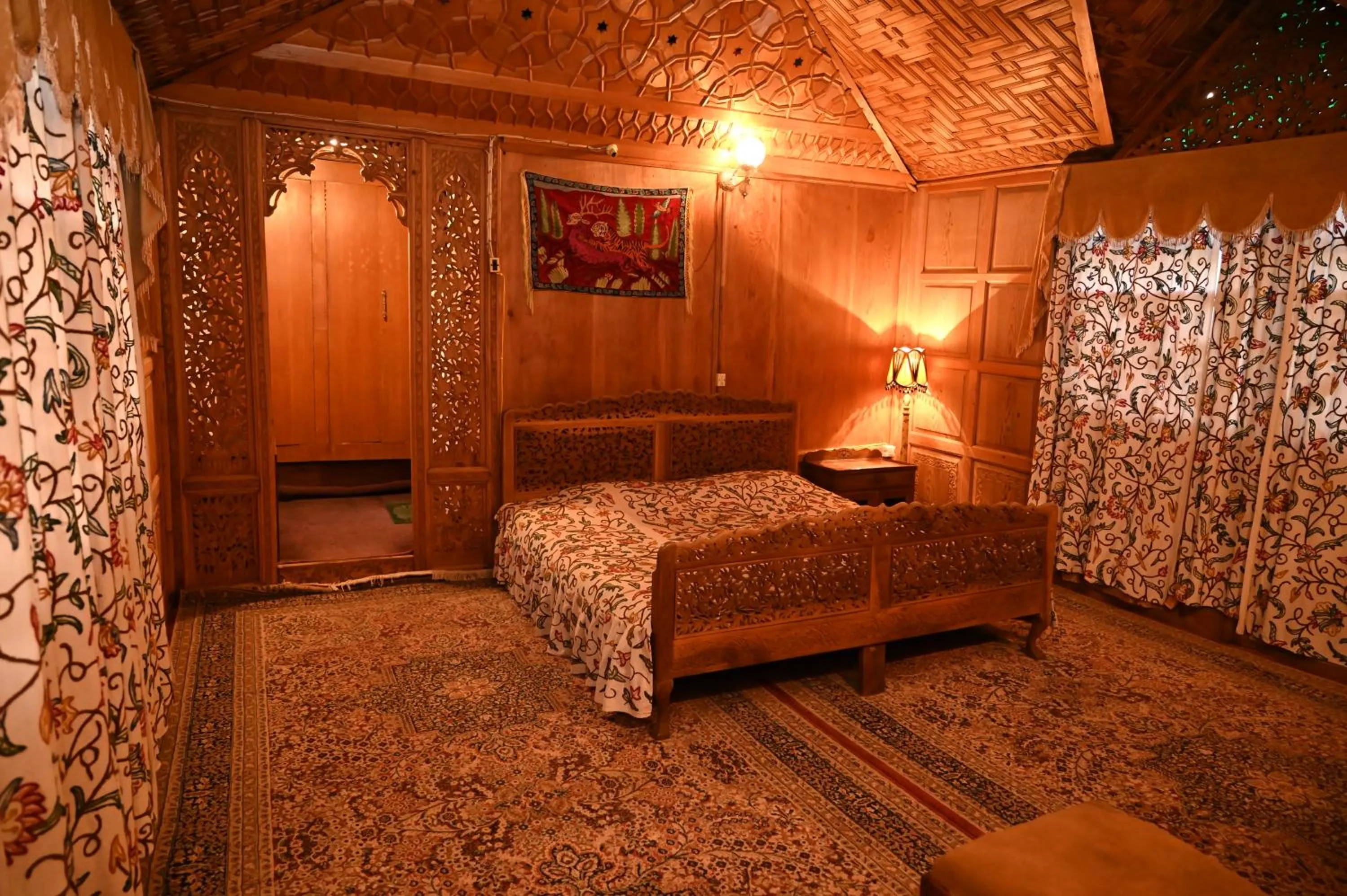 Bedroom, Bed in Kings Houseboats