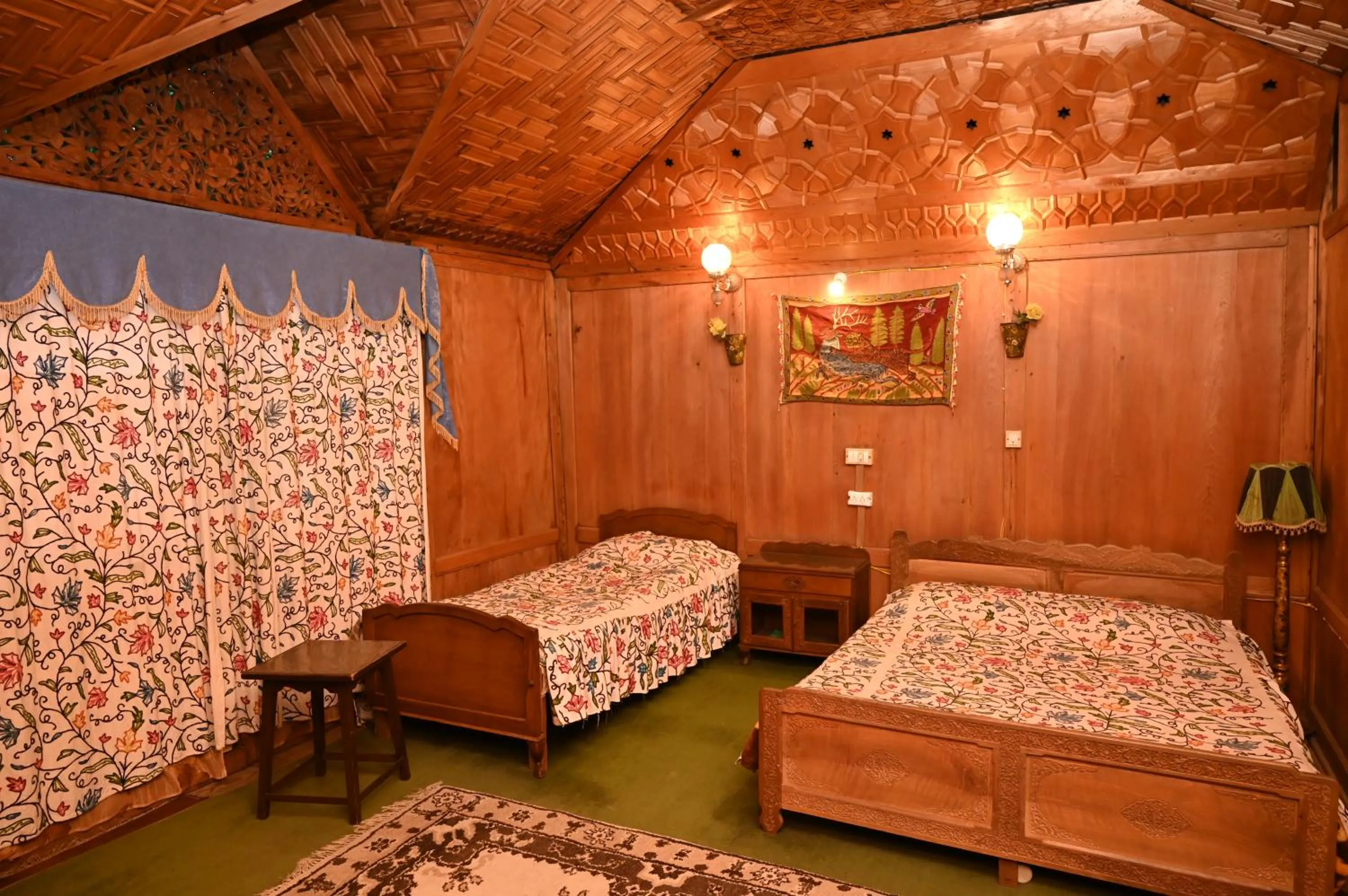Bedroom, Bed in Kings Houseboats
