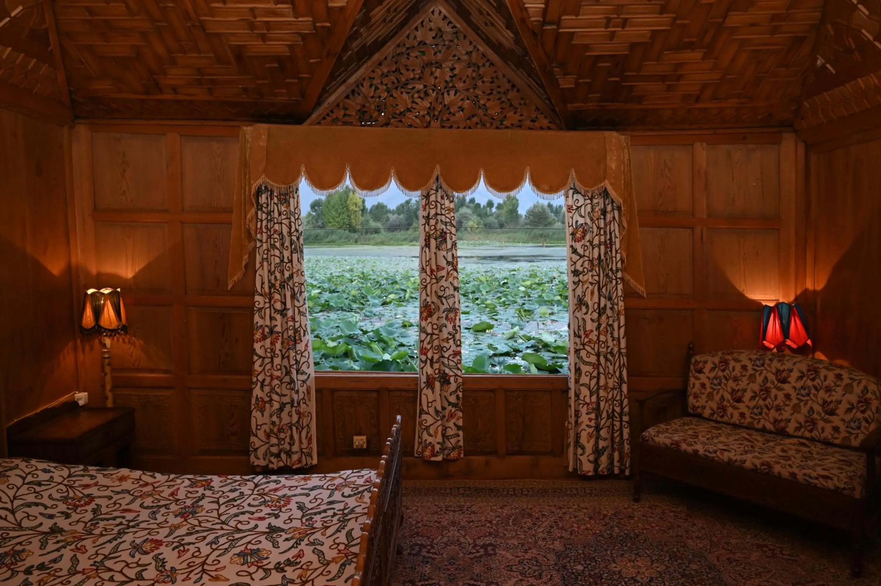 Bedroom in Kings Houseboats