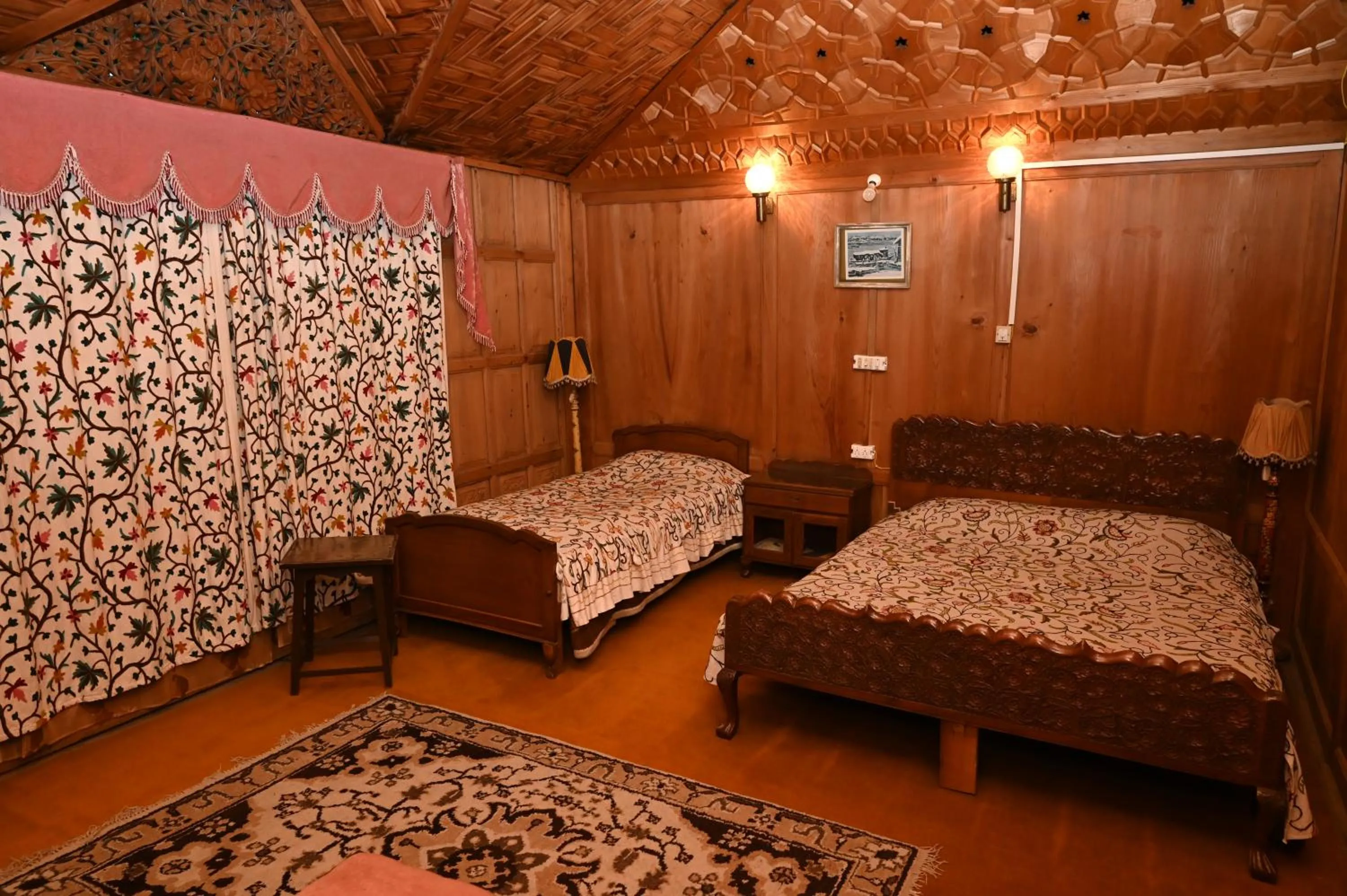 Bedroom, Bed in Kings Houseboats