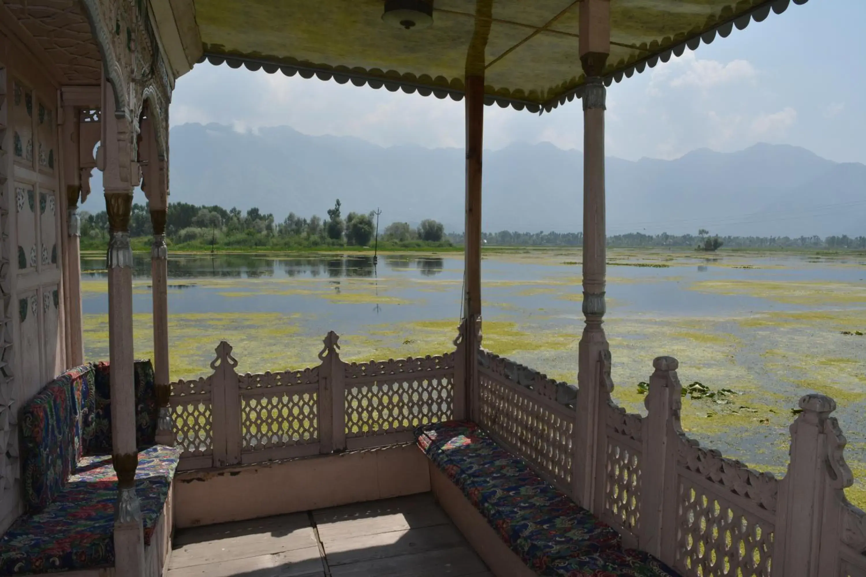 Mountain view in Kings Houseboats Mountain view in Kings Houseboats
