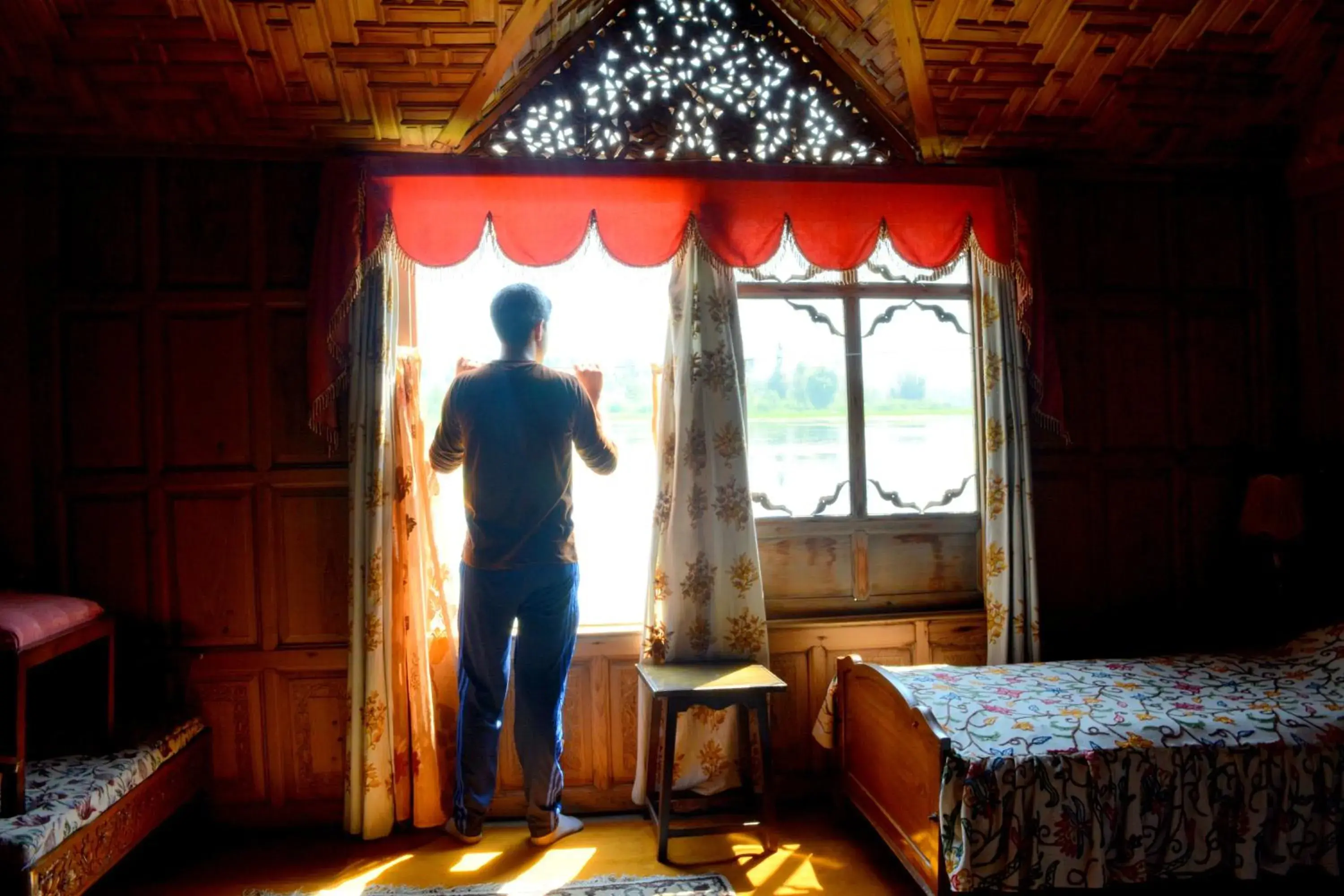 Decorative detail, Bed in Kings Houseboats Decorative detail, Bed in Kings Houseboats