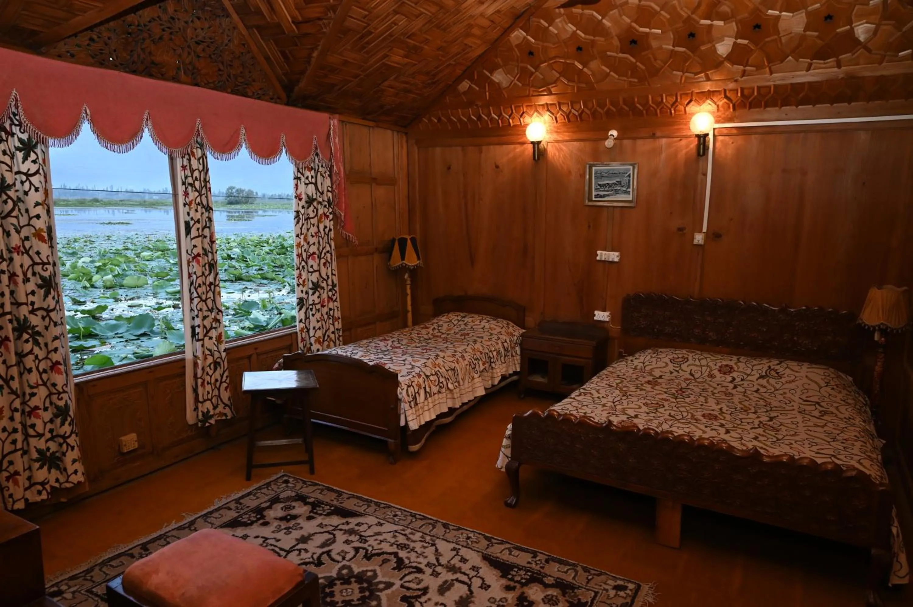 Bed in Kings Houseboats