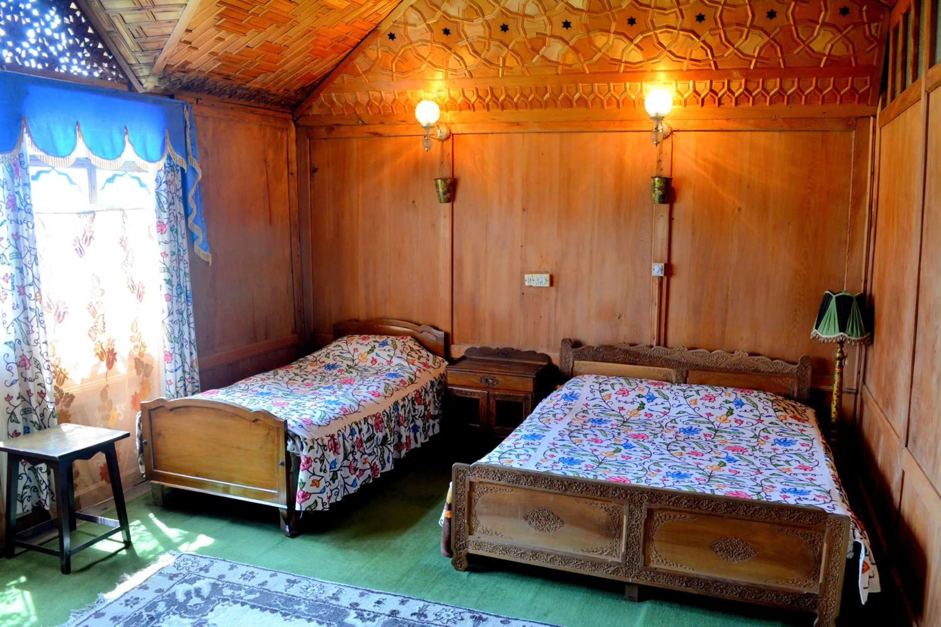 Bedroom, Bed in Kings Houseboats
