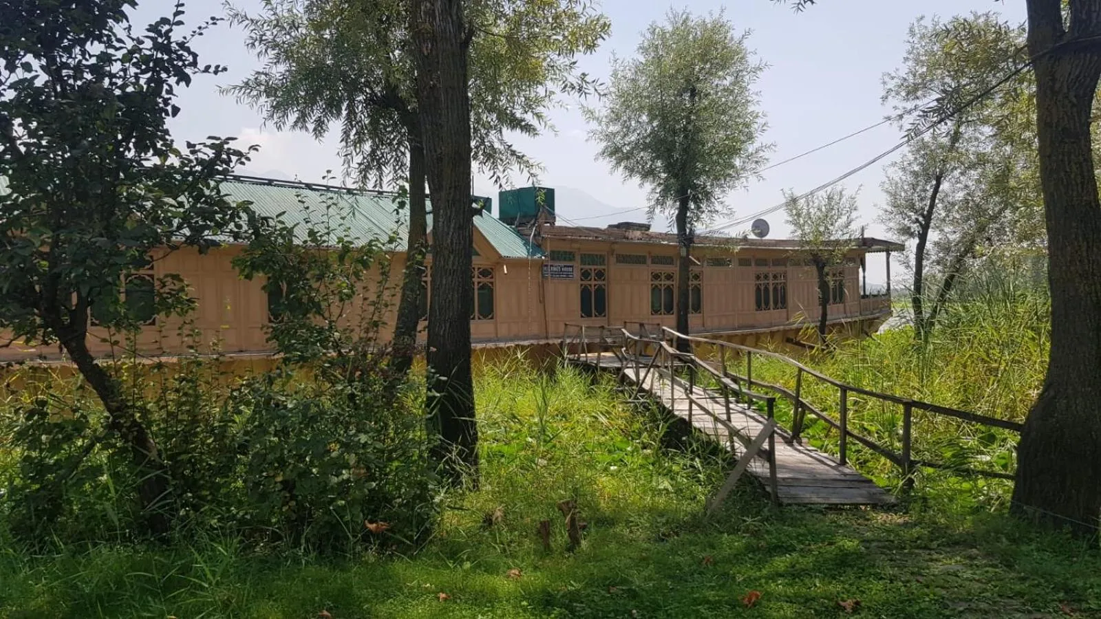 Facade/entrance in Kings Houseboats