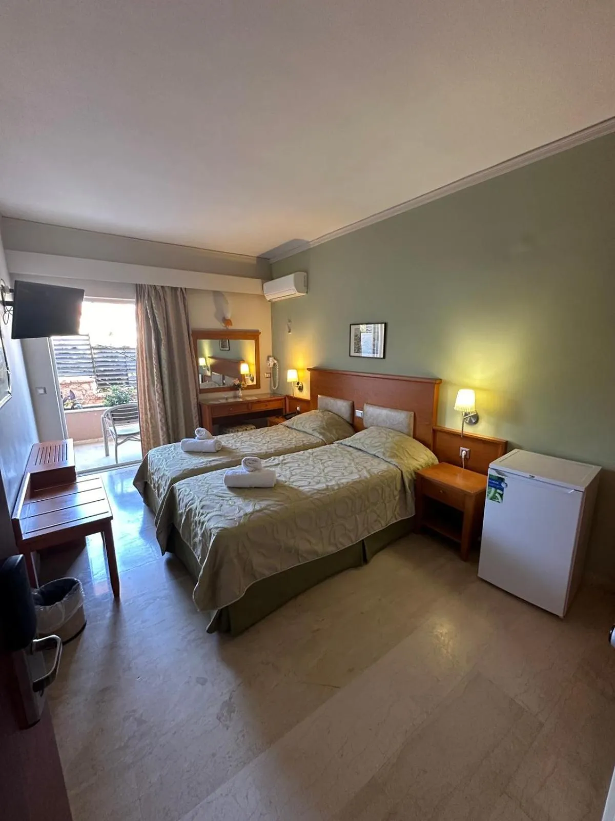 Paradise Lost Hotel-Apartments