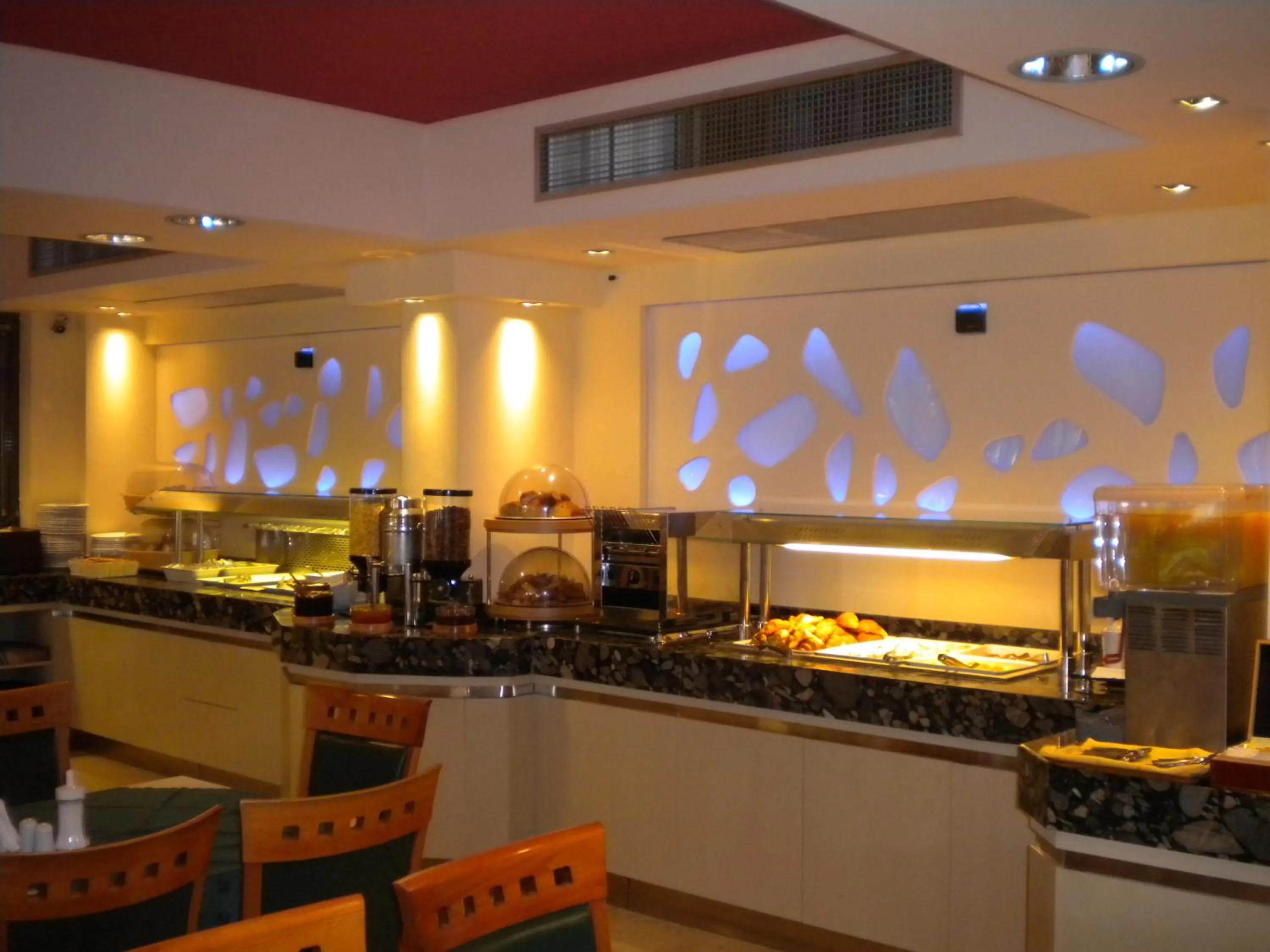 Restaurant/places to eat in Paradise Lost Hotel-Apartments