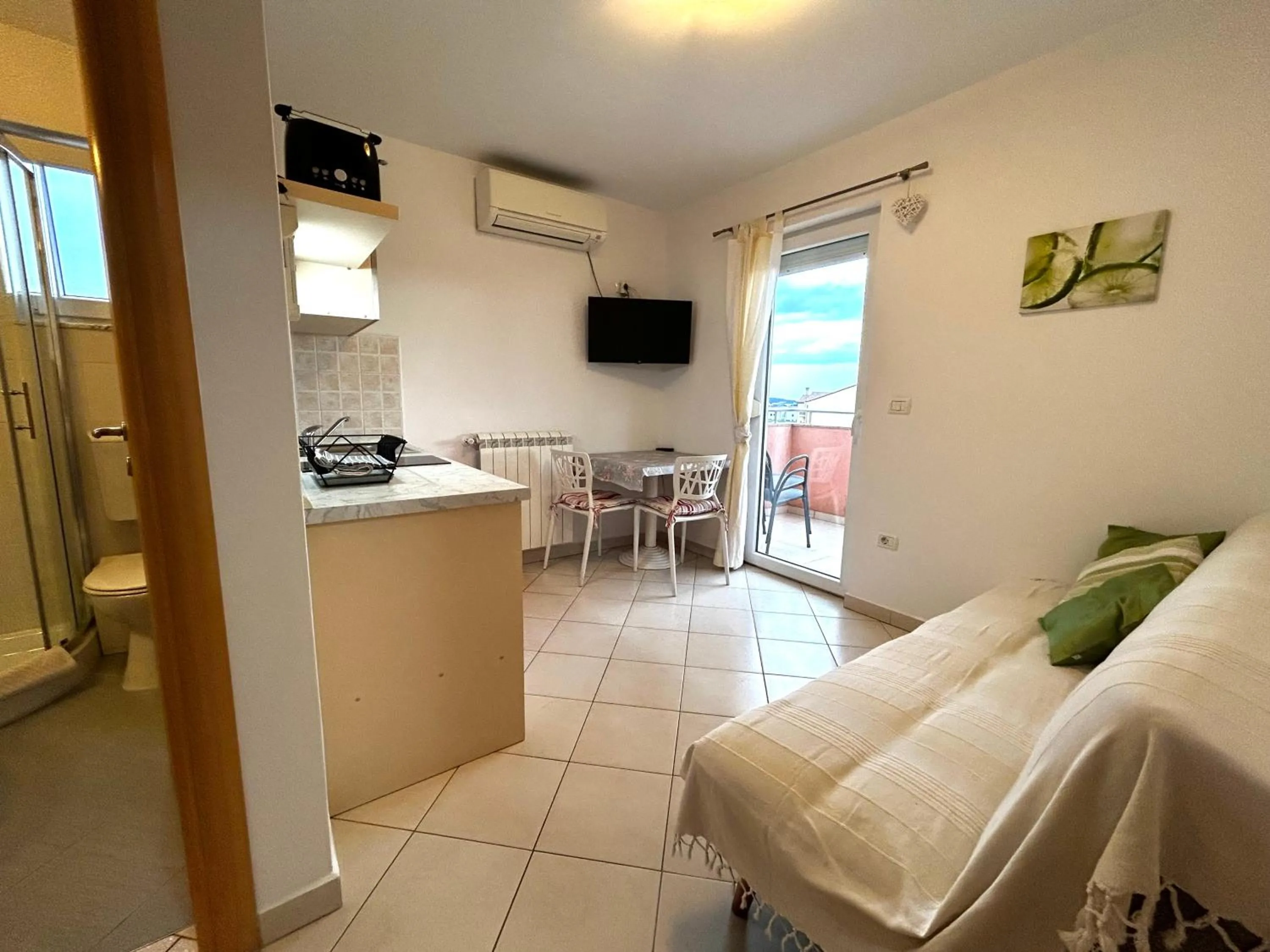 Balcony/Terrace, Bed in Guest House Gloria