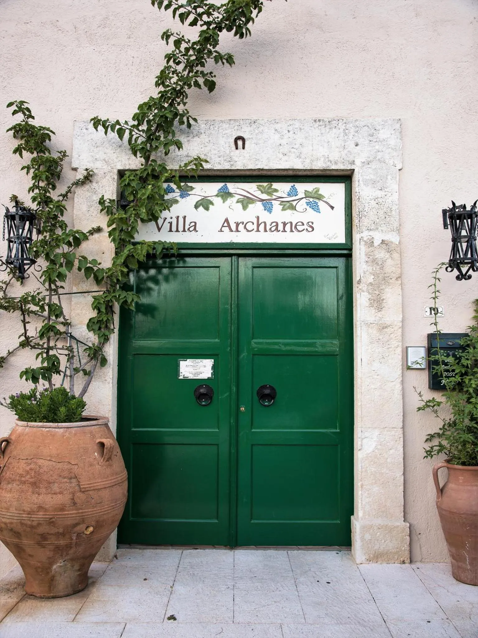 Facade/entrance in Villa Archanes