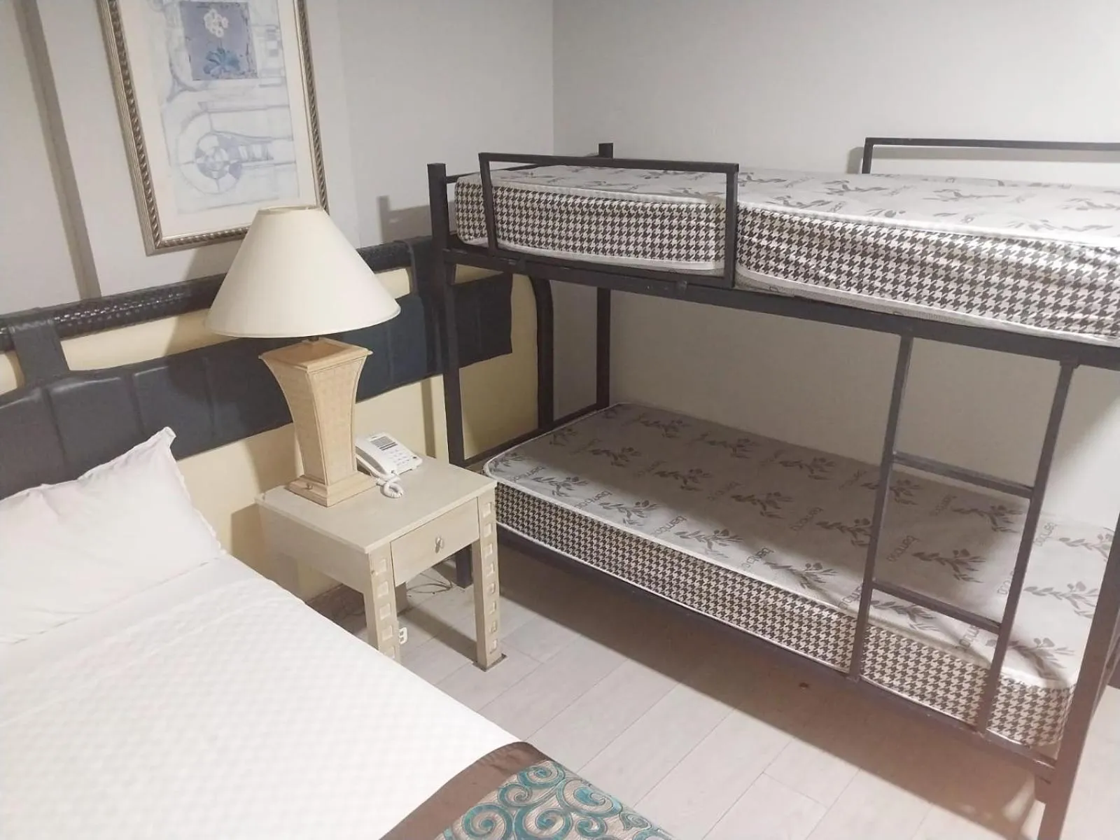 bunk bed, Bed in Sever Hotel