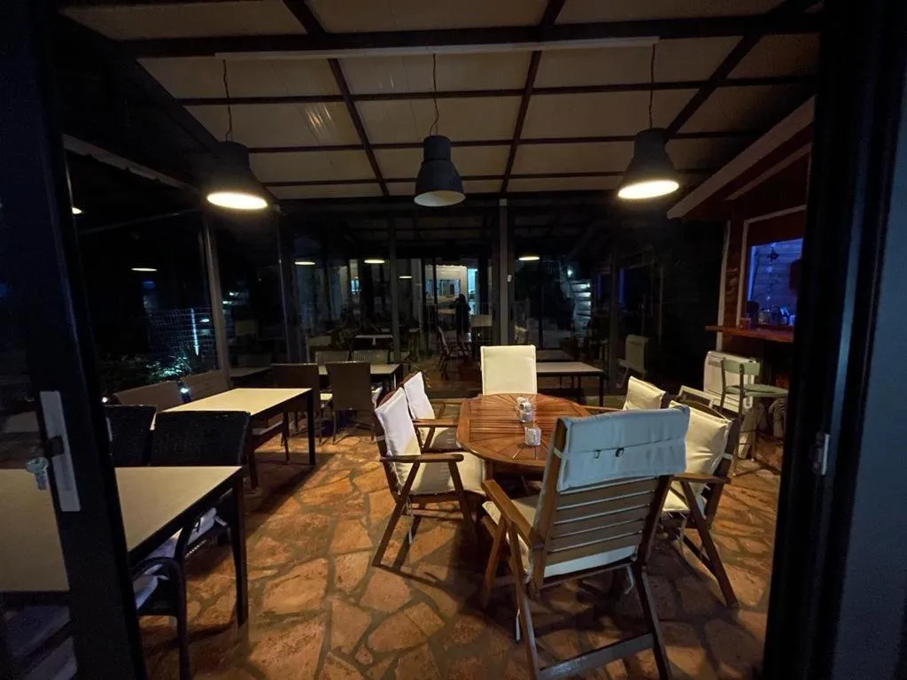 Restaurant/places to eat in La Maroja View Hotel