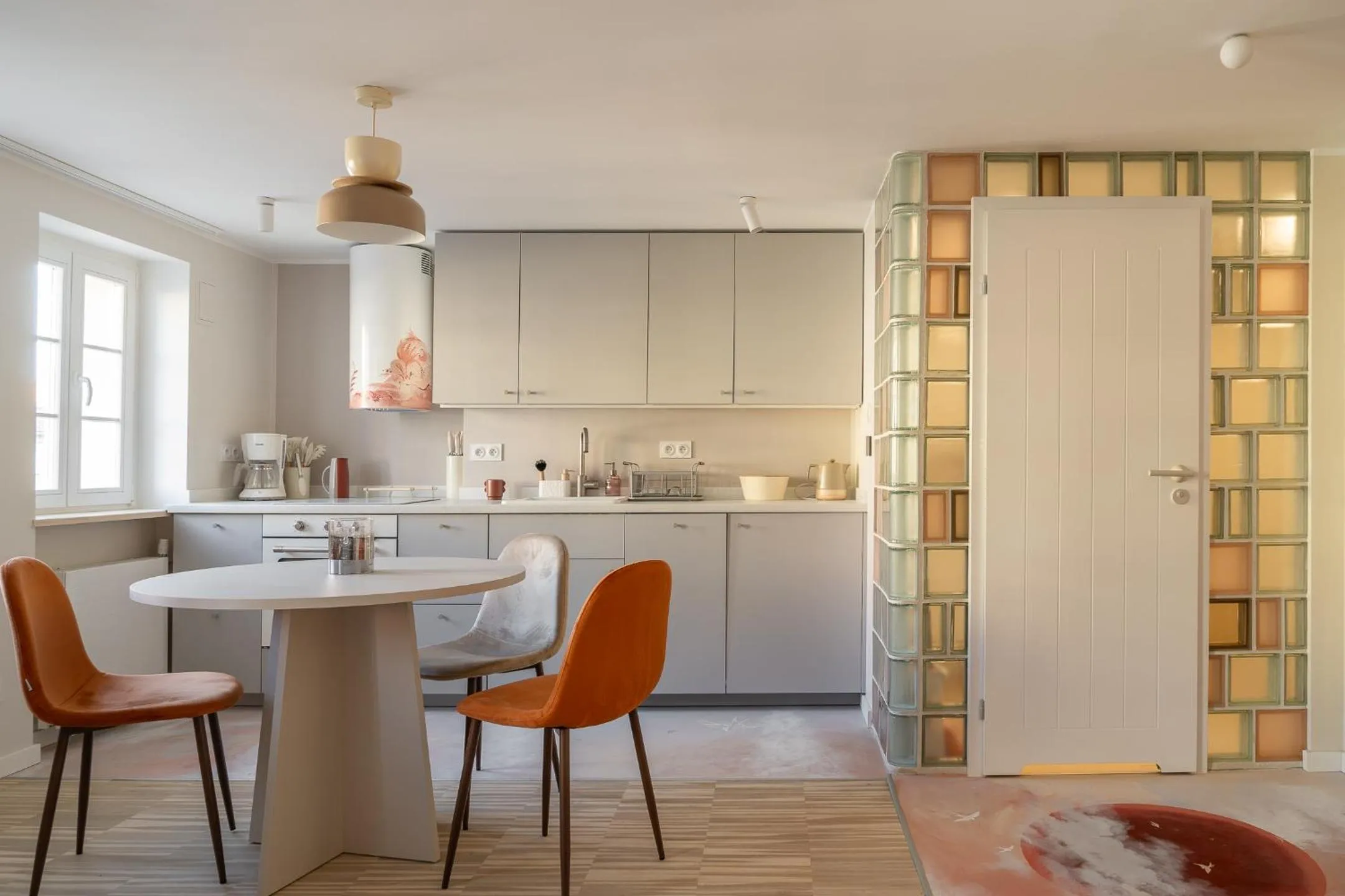 Kitchen or kitchenette in RentPlanet - Apartamenty Rynek