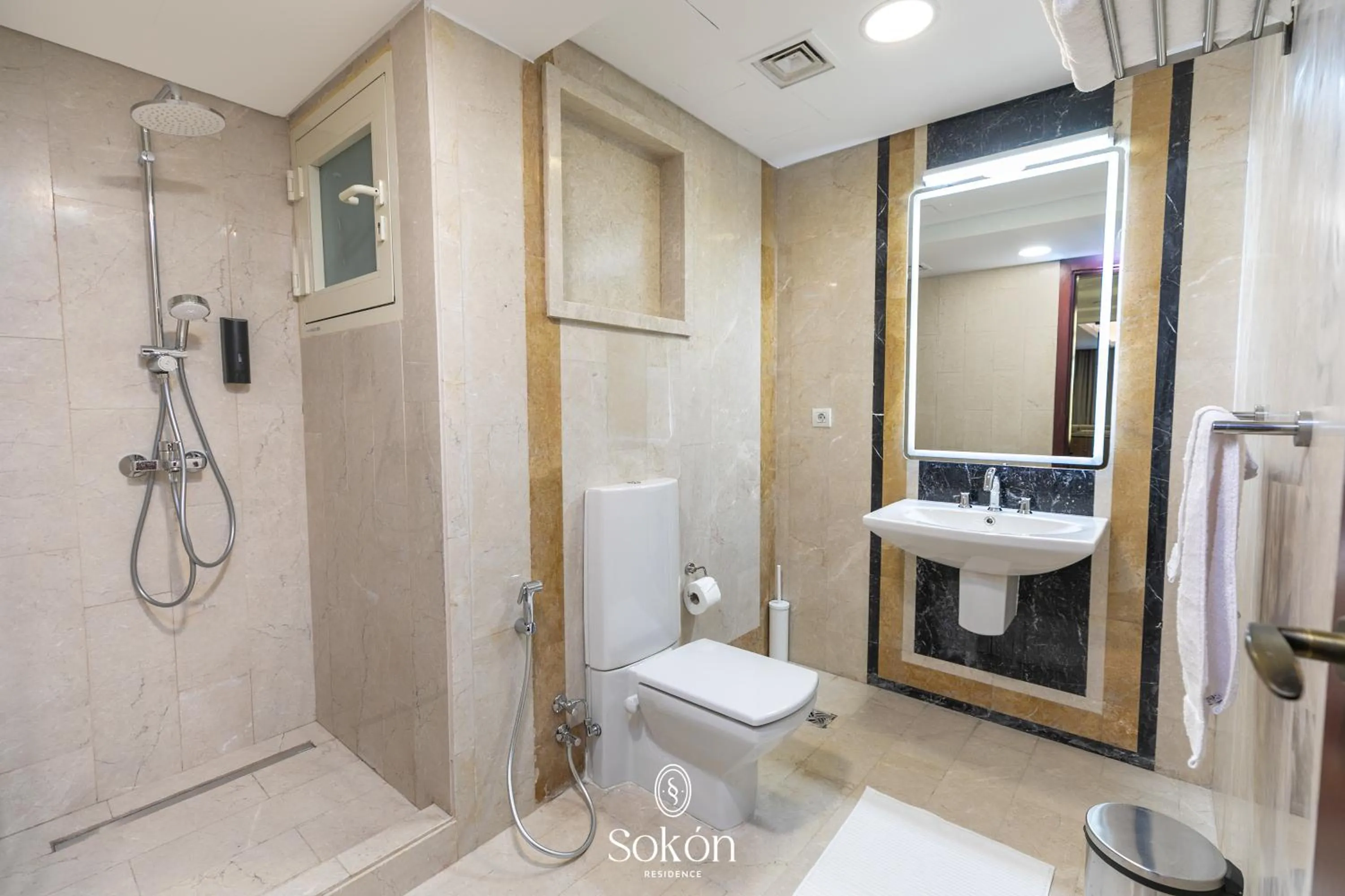 Toilet in Sokon Residence Partial Nile view at Maadi