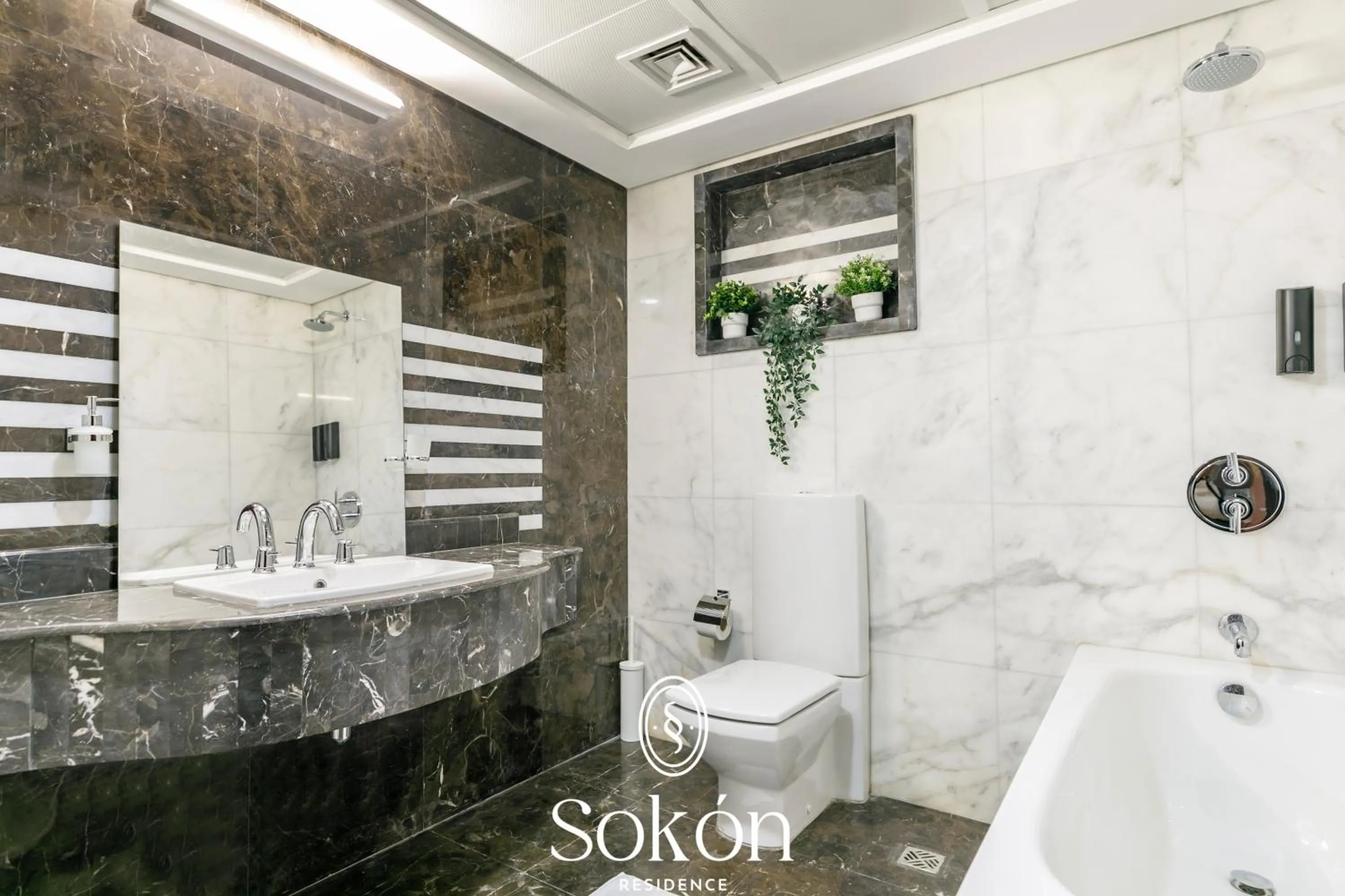 Toilet in Sokon Residence Partial Nile view at Maadi