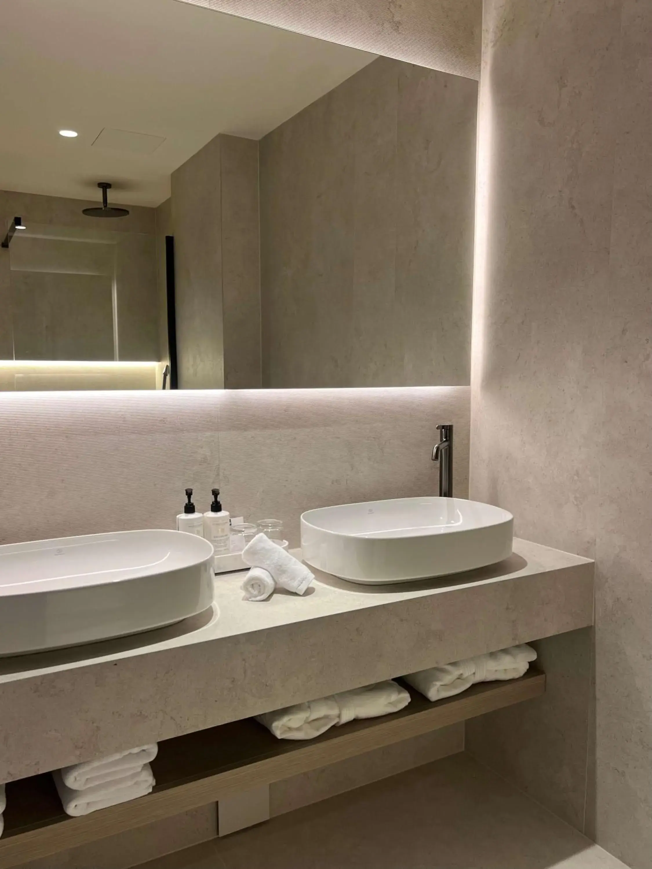 Bathroom in Hotel Sumratin Bathroom in Hotel Sumratin