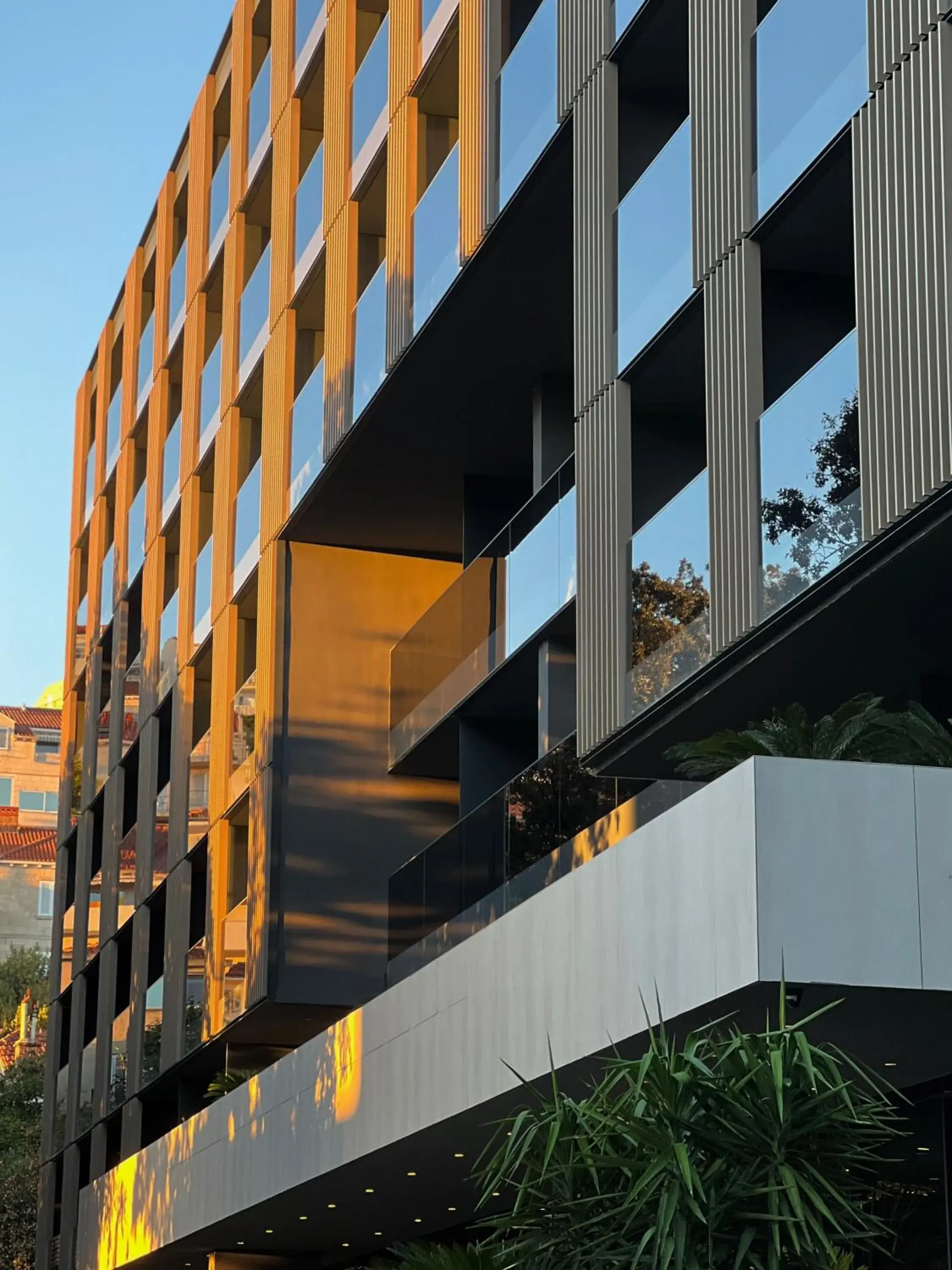 Property building in Hotel Sumratin Property building in Hotel Sumratin