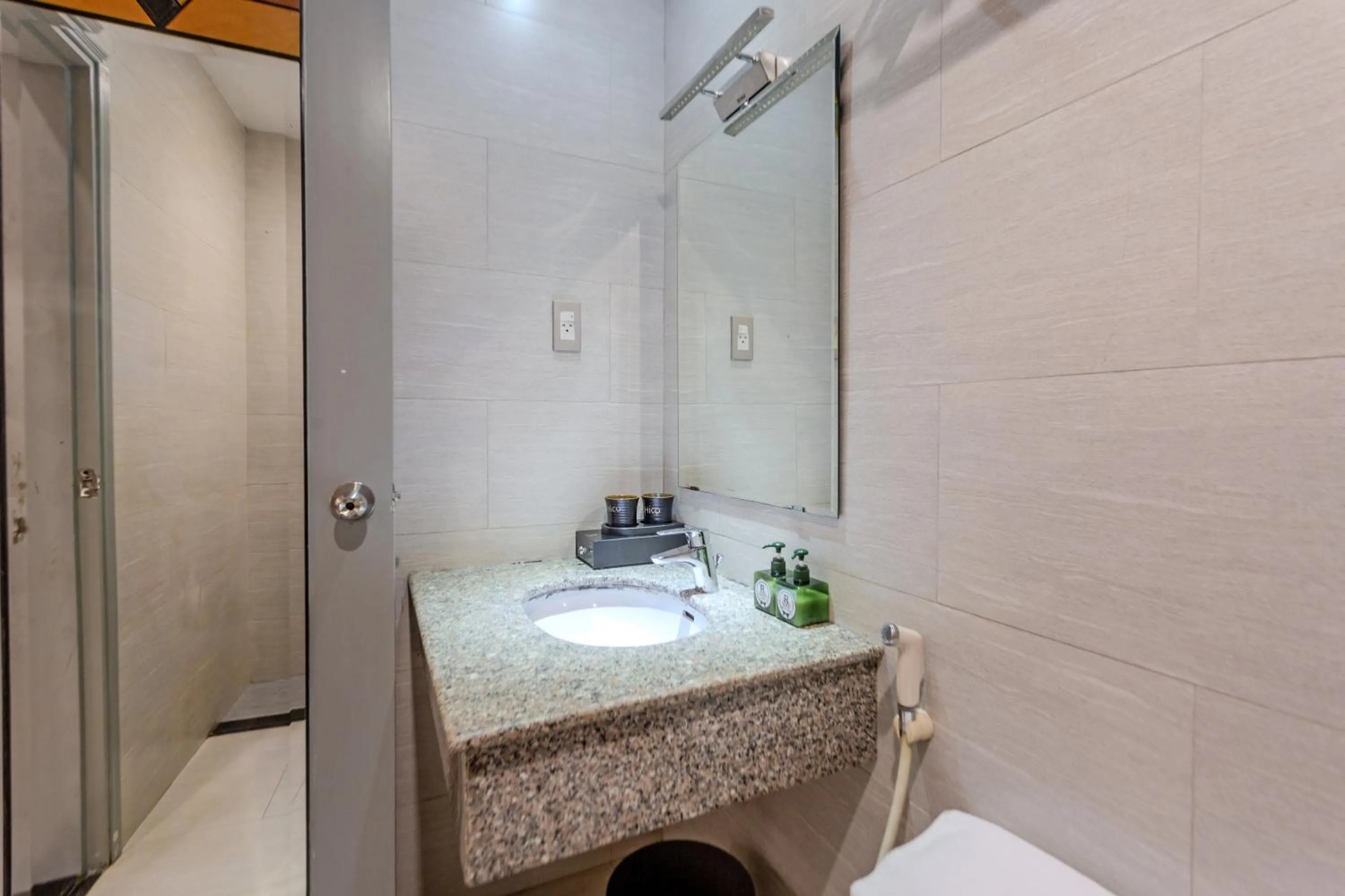 Shower in Richico Apartments And Hotel