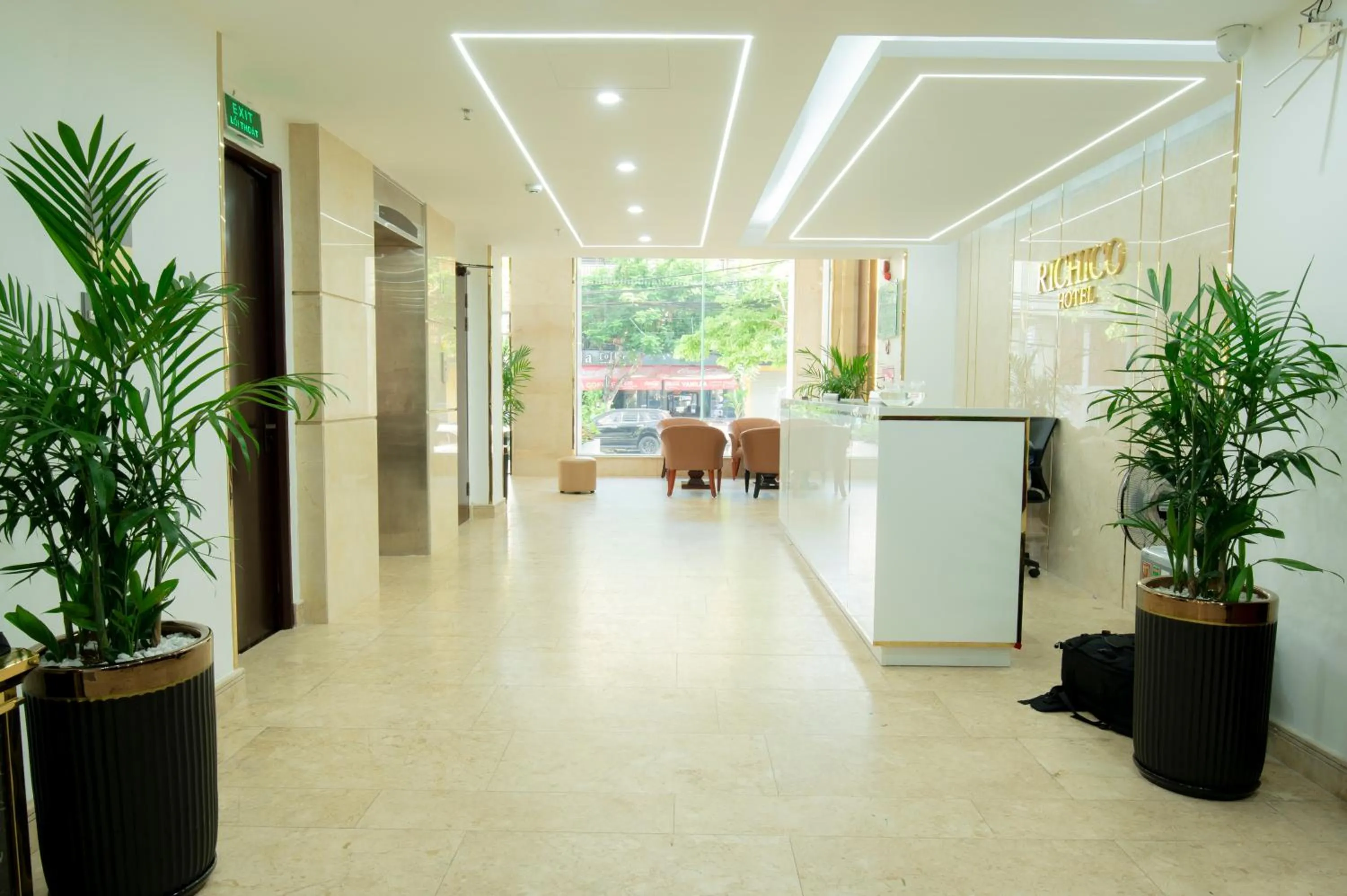 Communal lounge/ TV room in Richico Apartments And Hotel