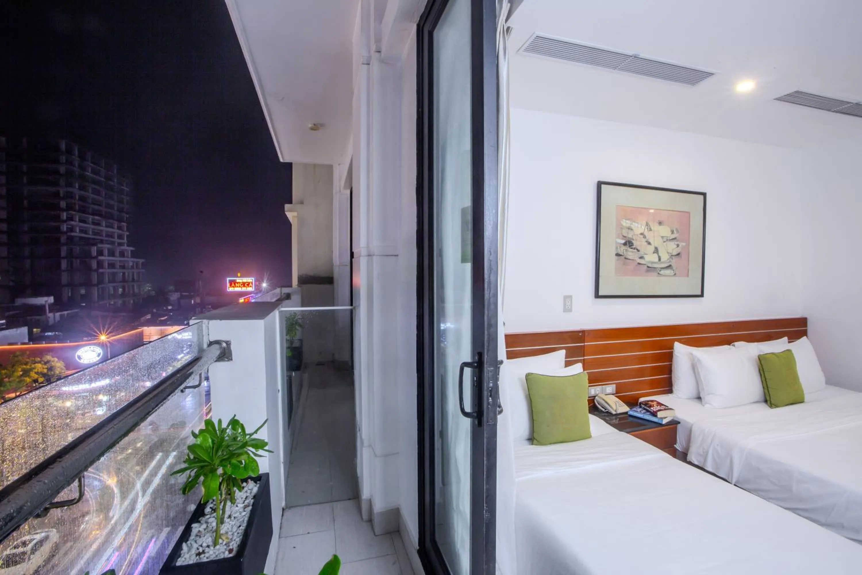 Balcony/Terrace, Bed in Richico Apartments And Hotel