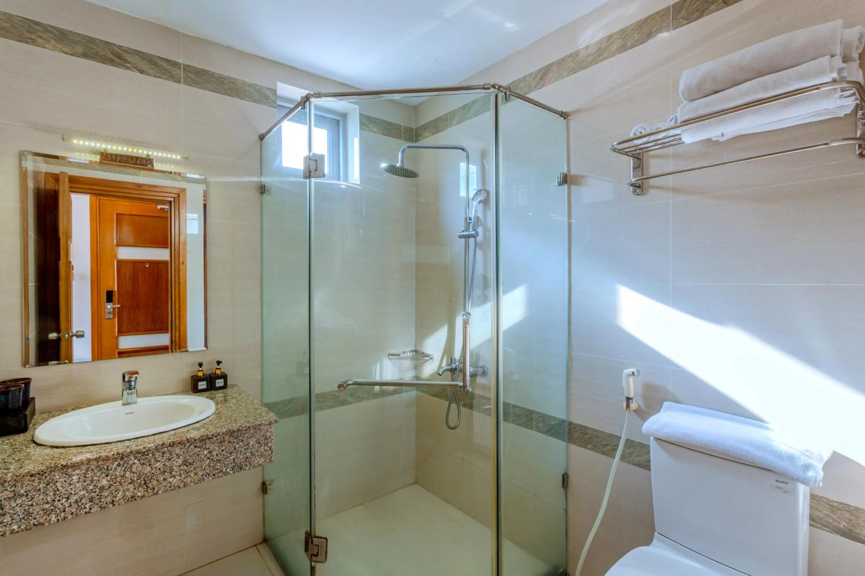 Shower in Richico Apartments And Hotel