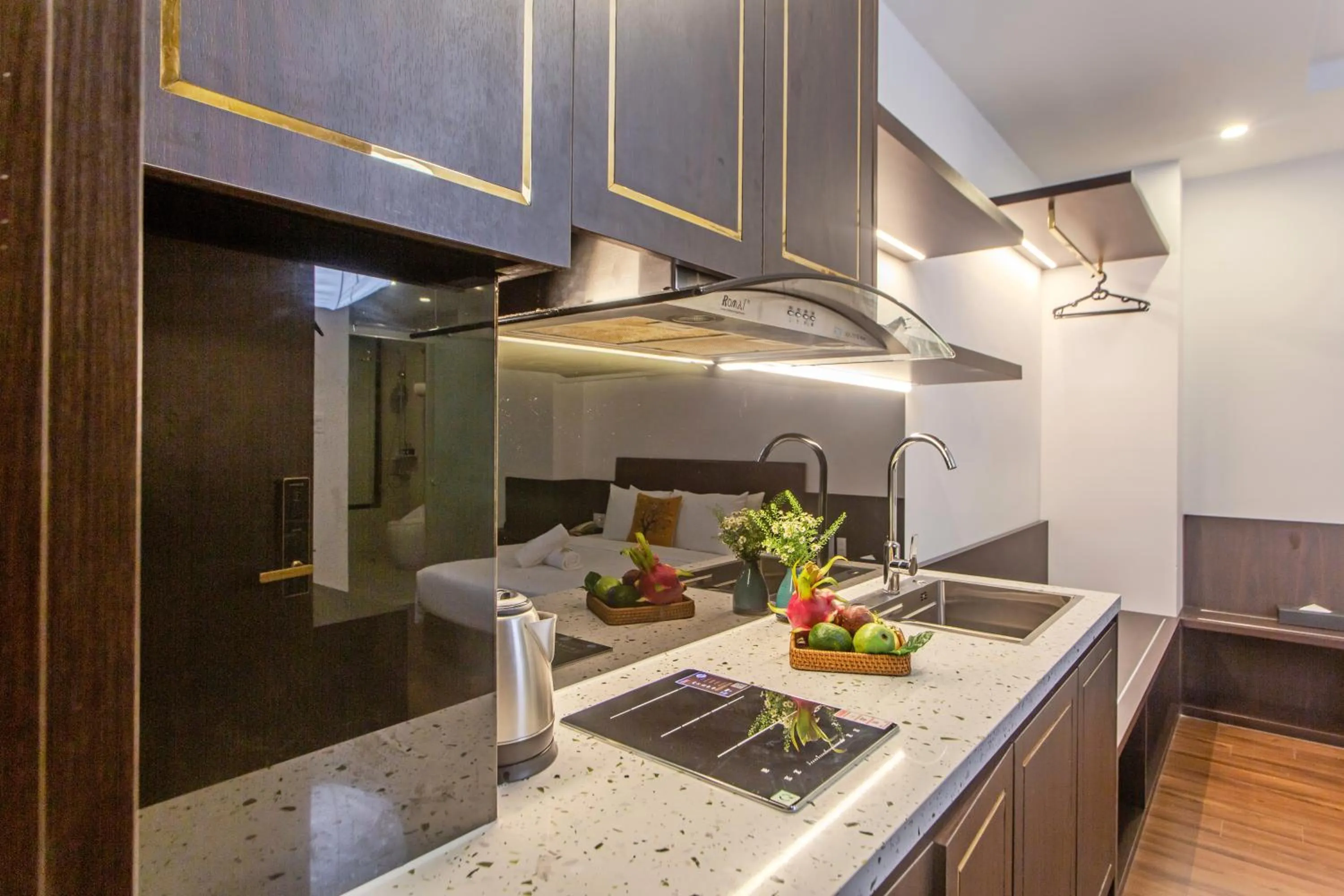 stove in Richico Apartments And Hotel