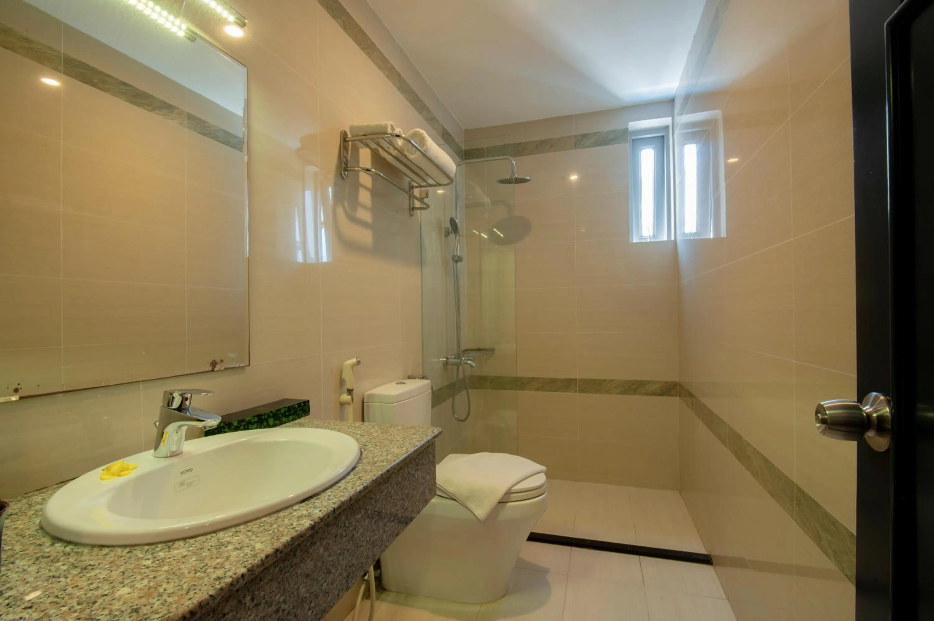 Shower in Richico Apartments And Hotel