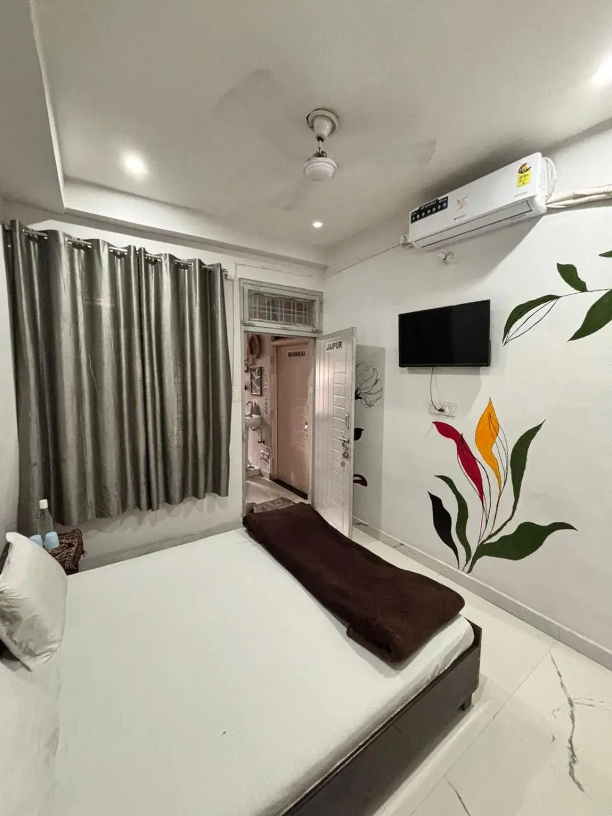 Double Room in OLT Hostel Rishikesh Double Room in OLT Hostel Rishikesh