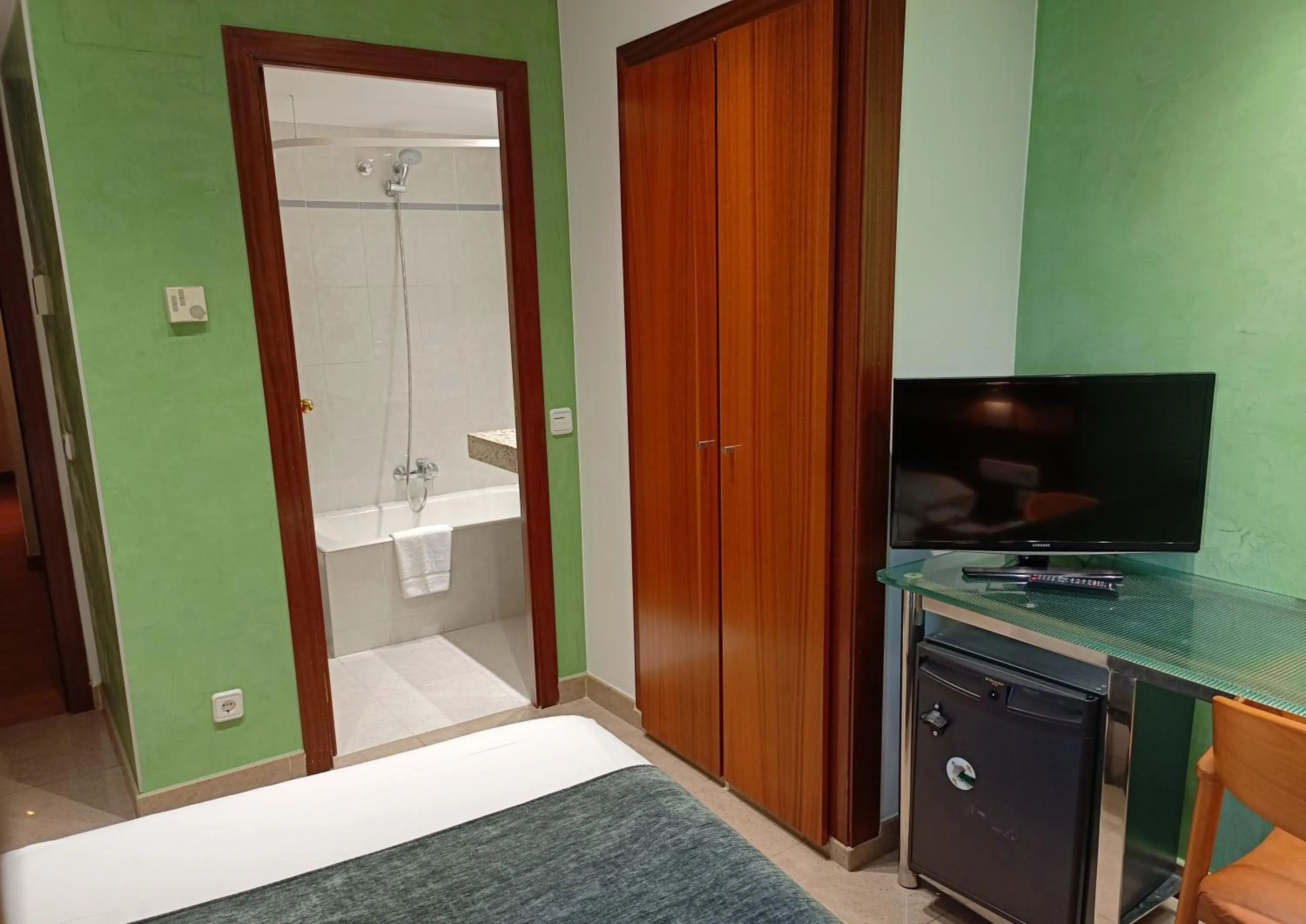 Photo of the whole room in Hotel Iris