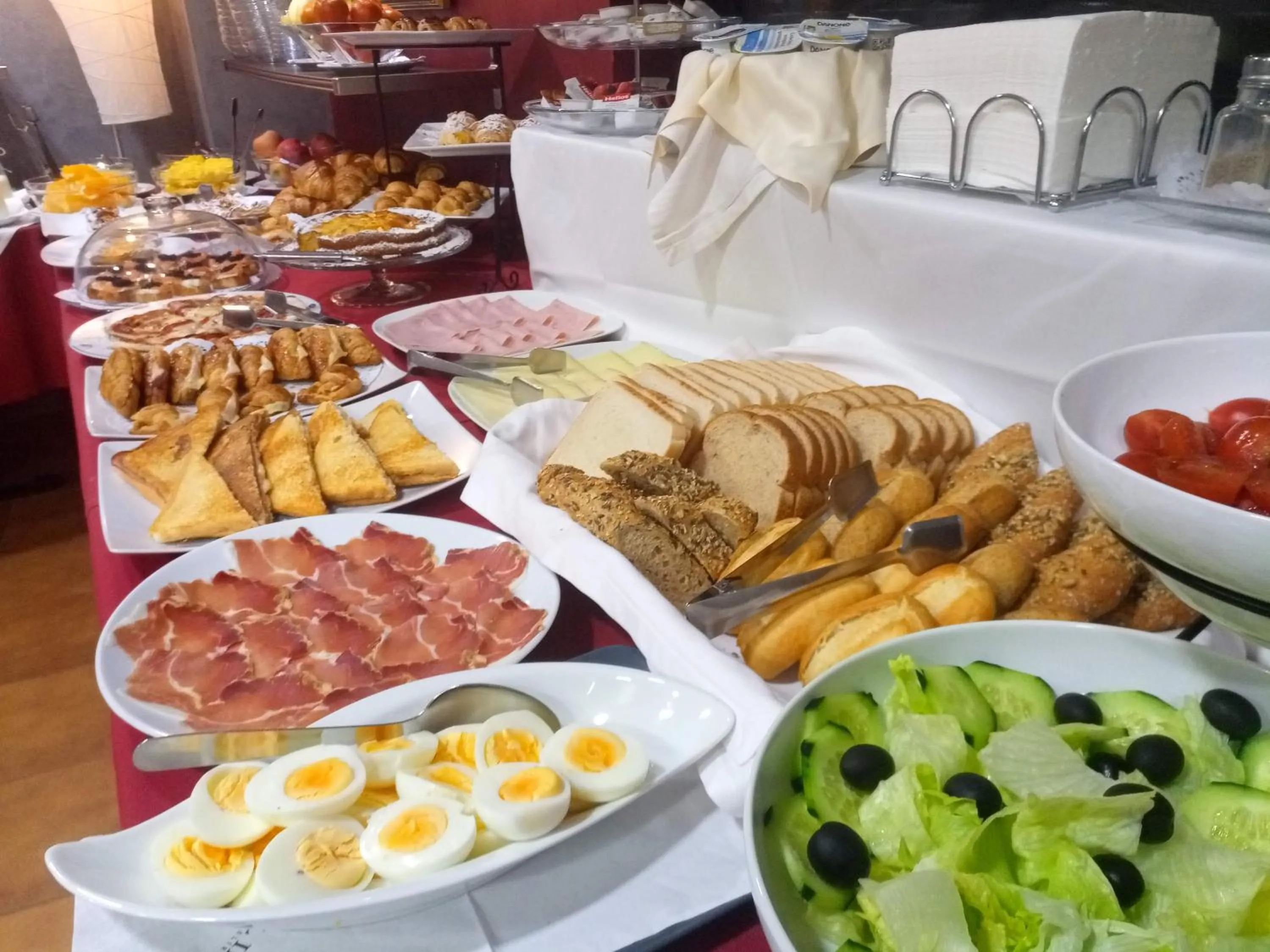 Buffet breakfast in Hotel Iris