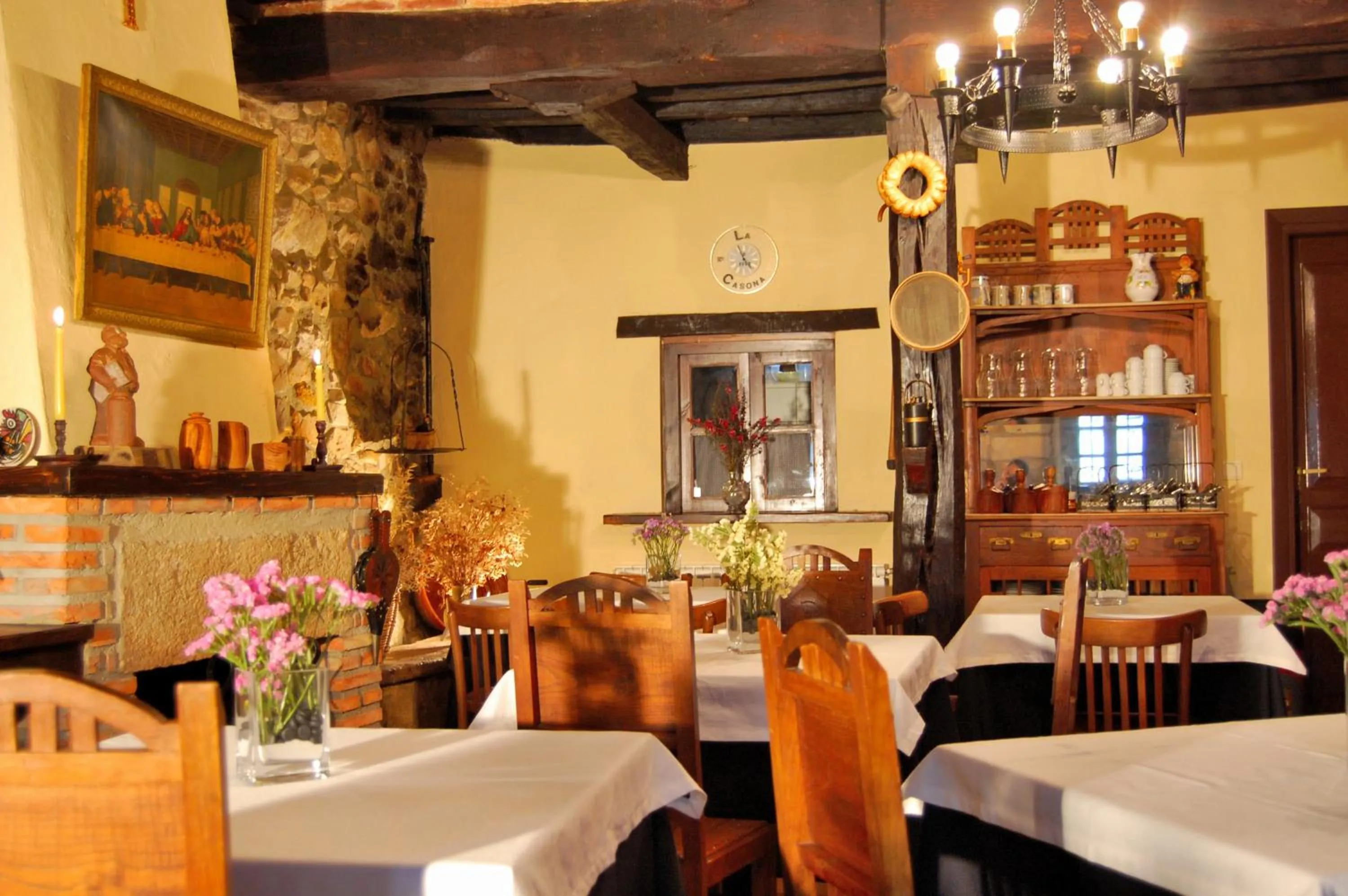 Restaurant/places to eat in La Casona de Tresgrandas