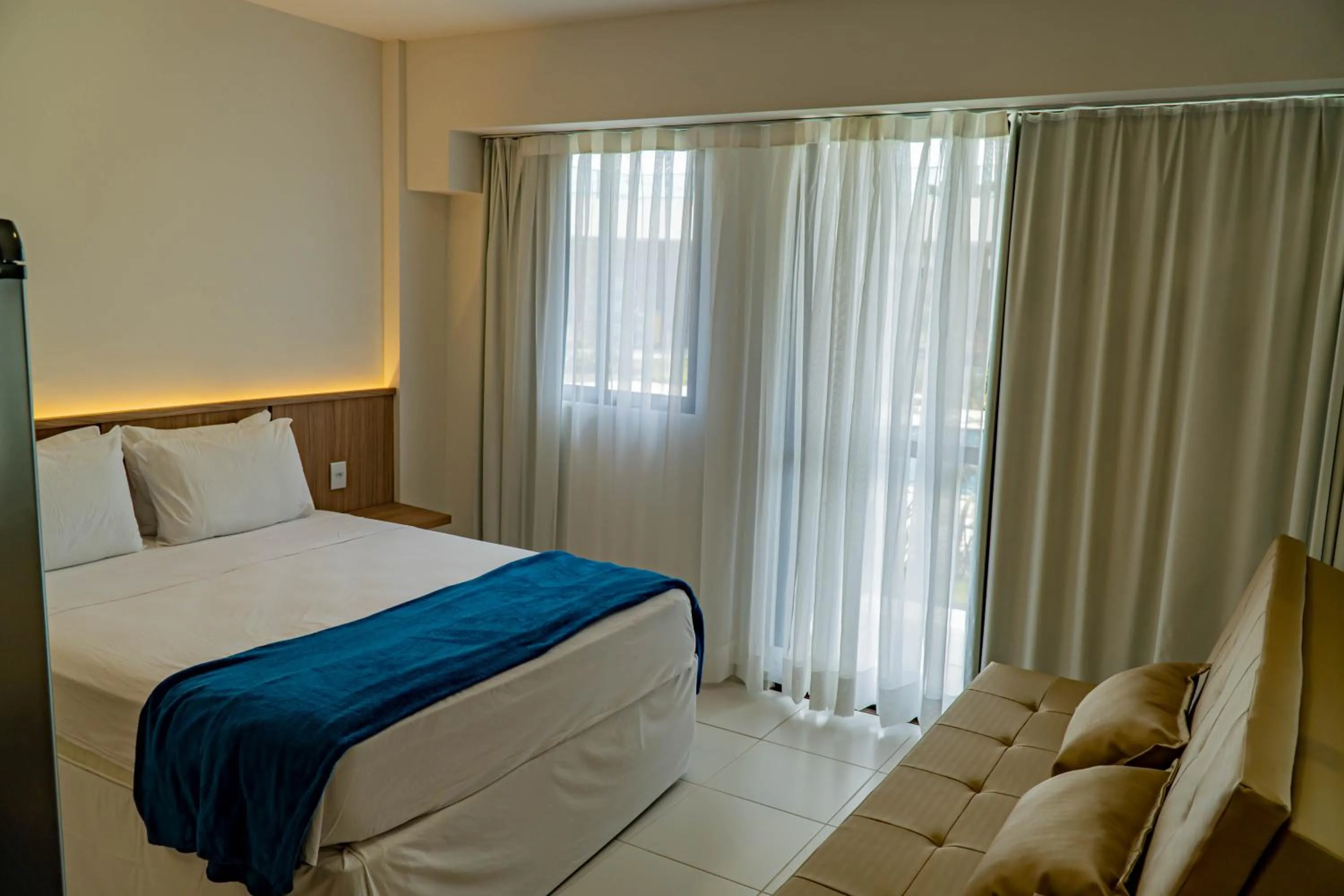 Photo of the whole room, Bed in Makia By MAI