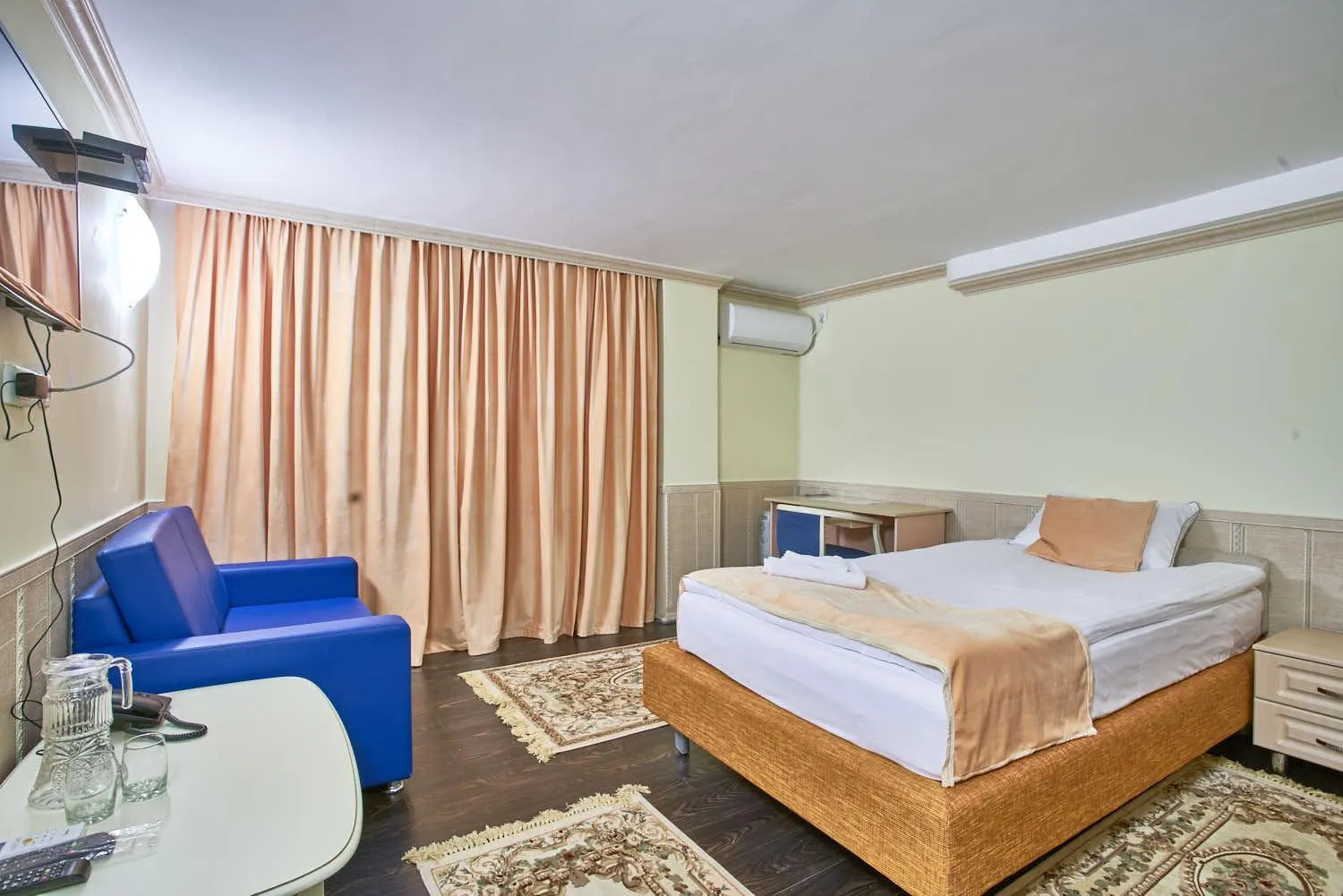 Bed in Jasmine Hotel