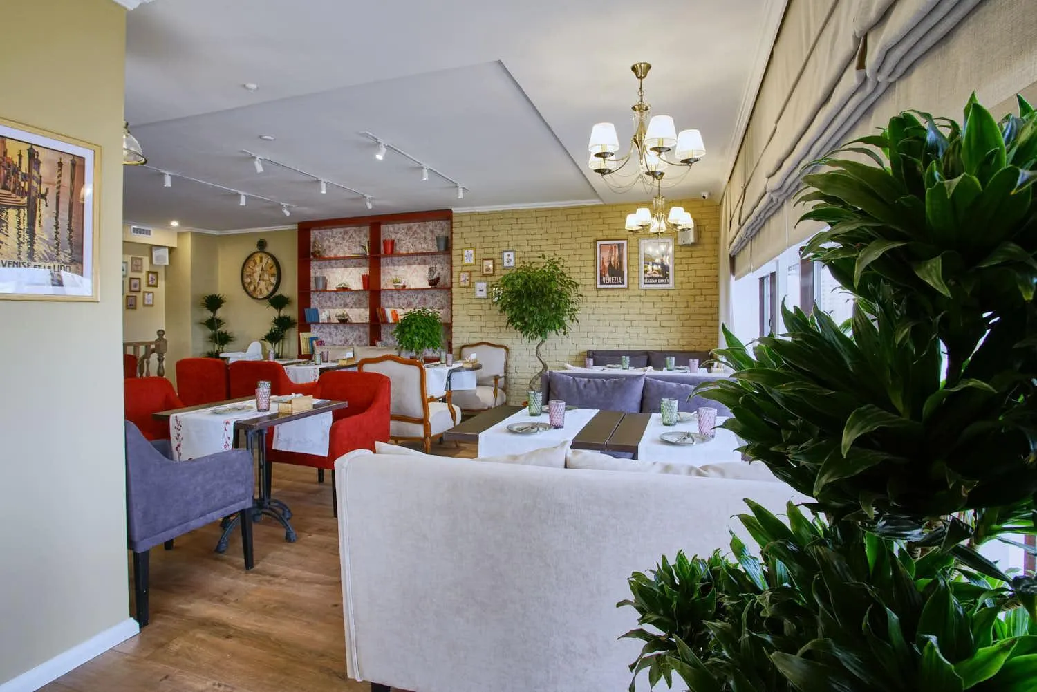 Communal lounge/ TV room in Jasmine Hotel