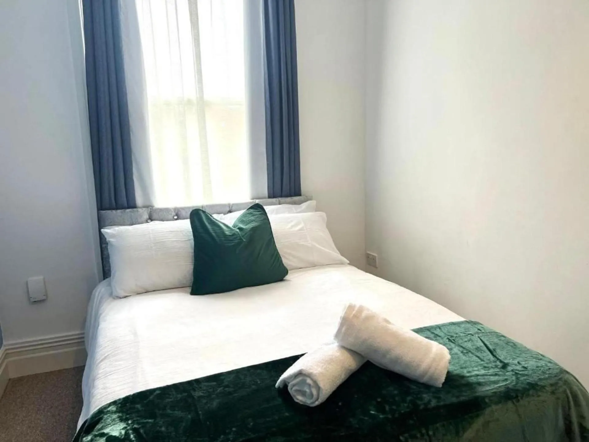 Bed in 2 Bed Flat - Sleeps 5 - Pets - Parking - Wifi