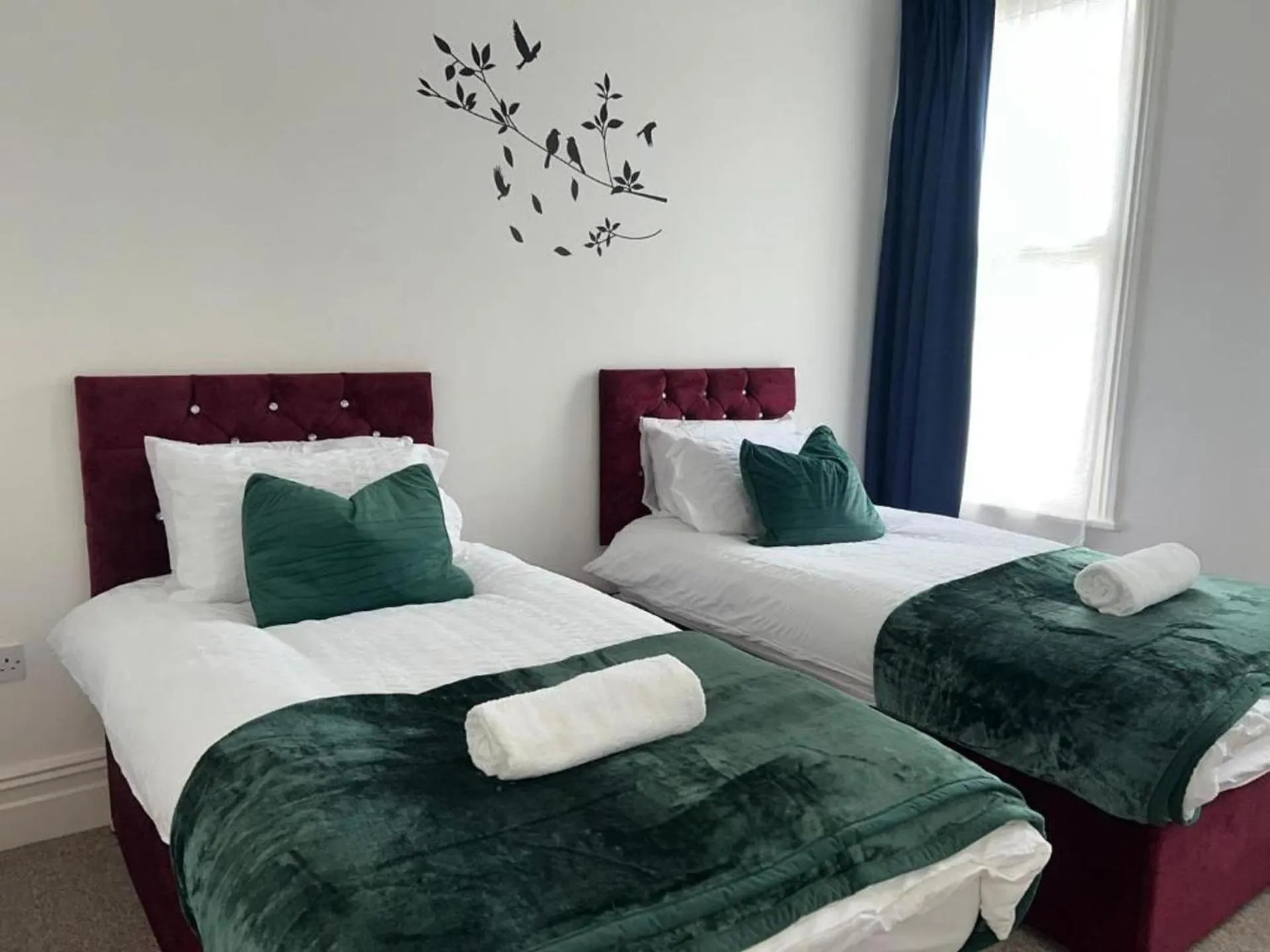 Bed in 2 Bed Flat - Sleeps 5 - Pets - Parking - Wifi