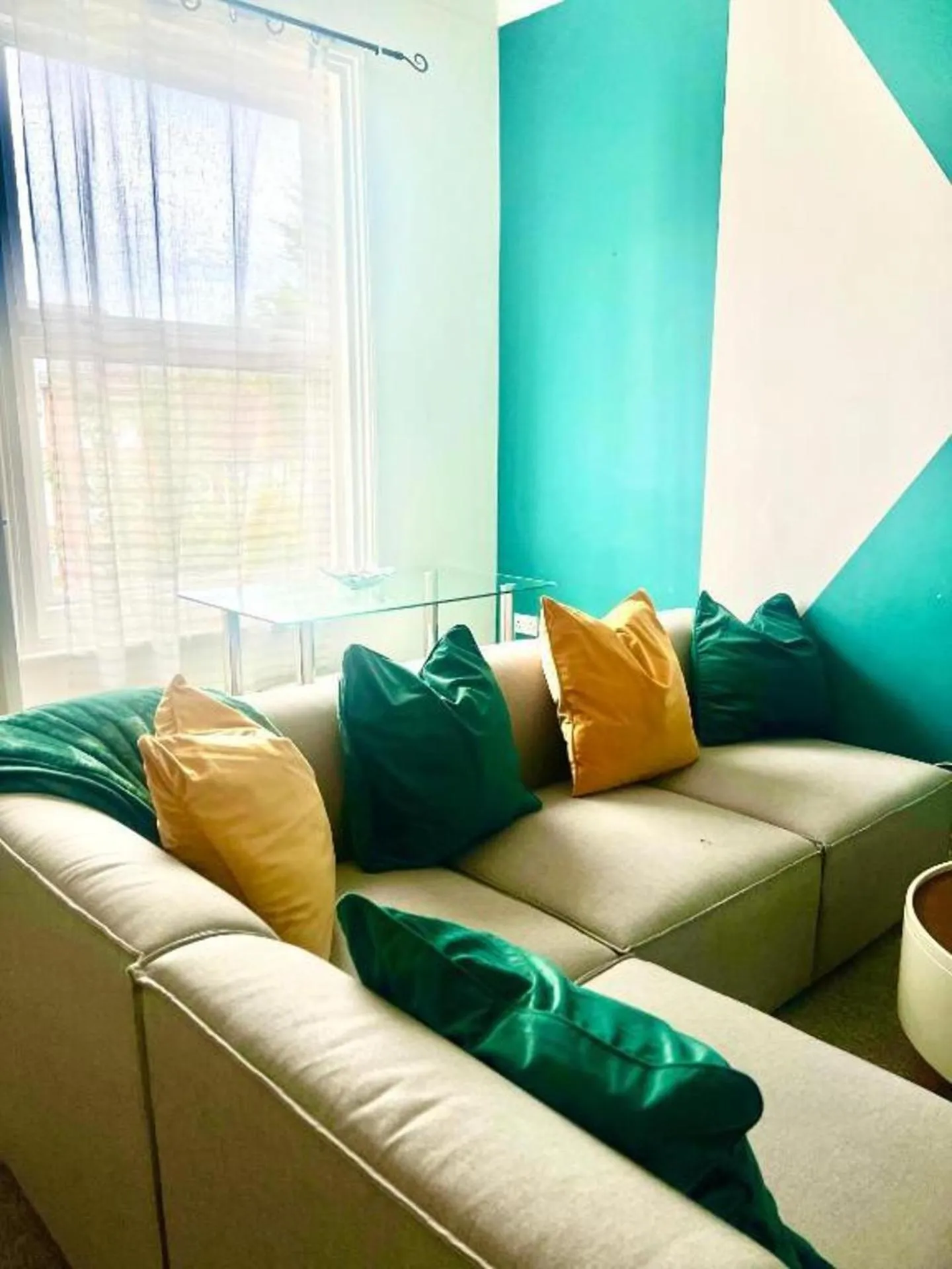 Living room in 2 Bed Flat - Sleeps 5 - Pets - Parking - Wifi