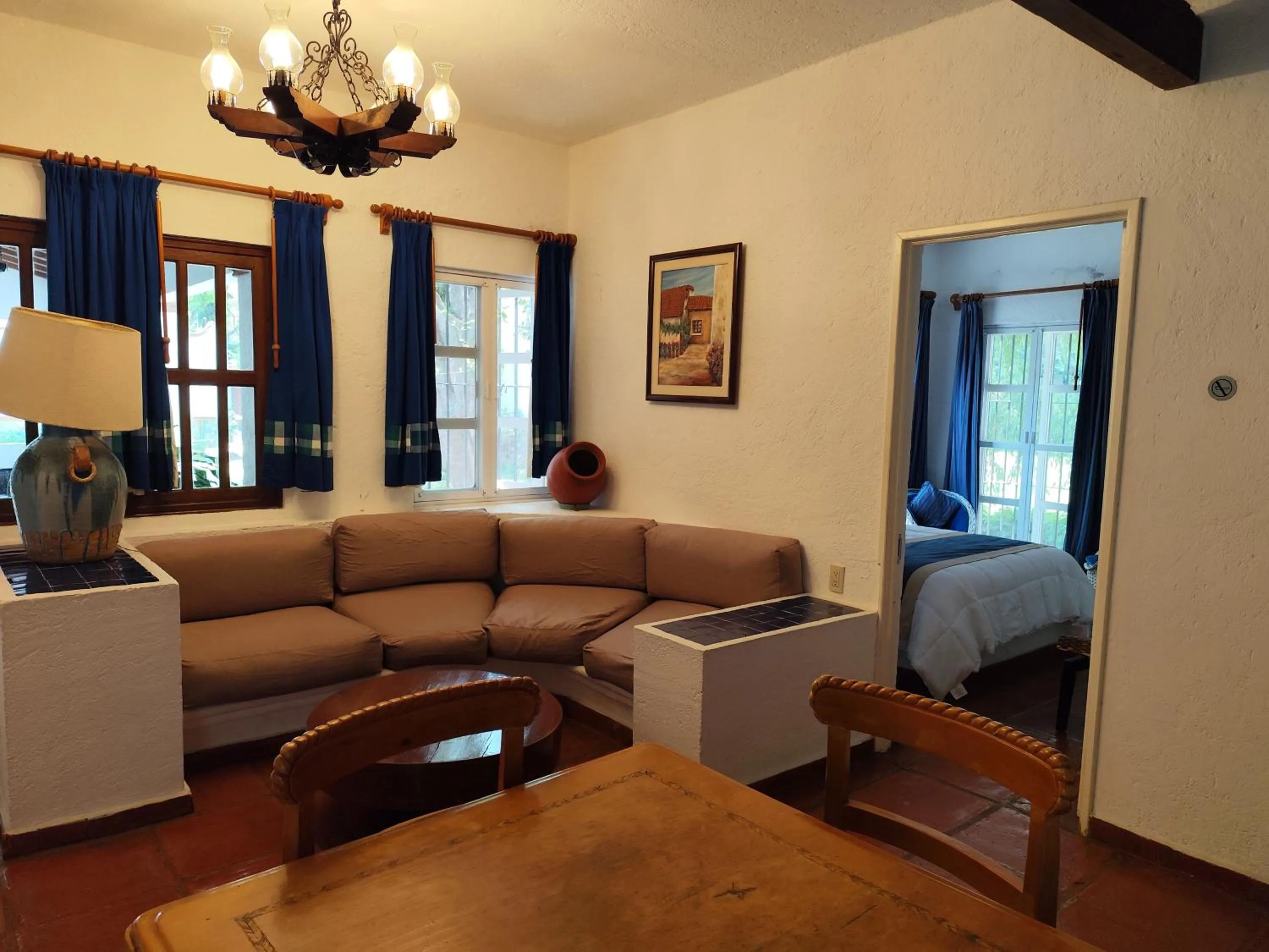 Living room, Bed in Casa de las Conchas Cuernavaca
