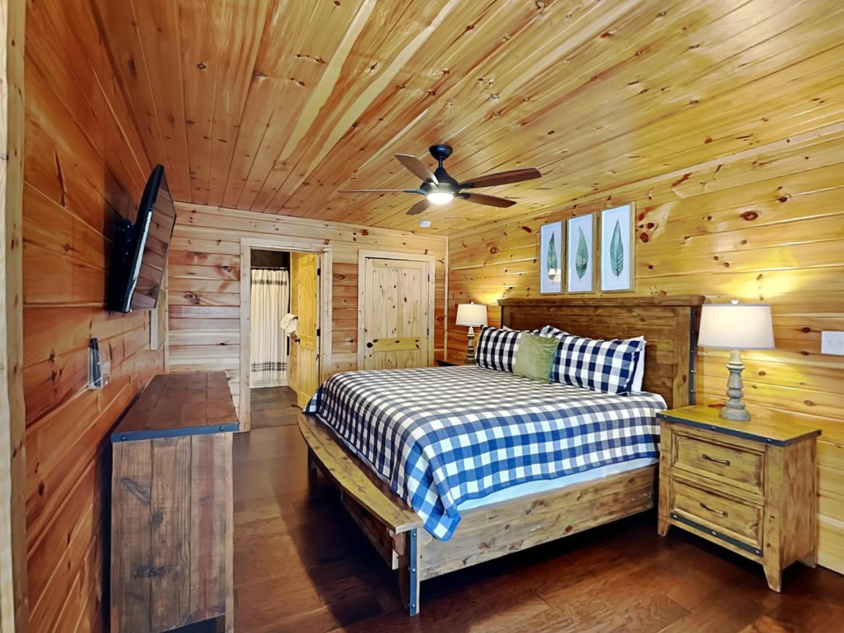 Bed in Rainbow Falls Retreat
