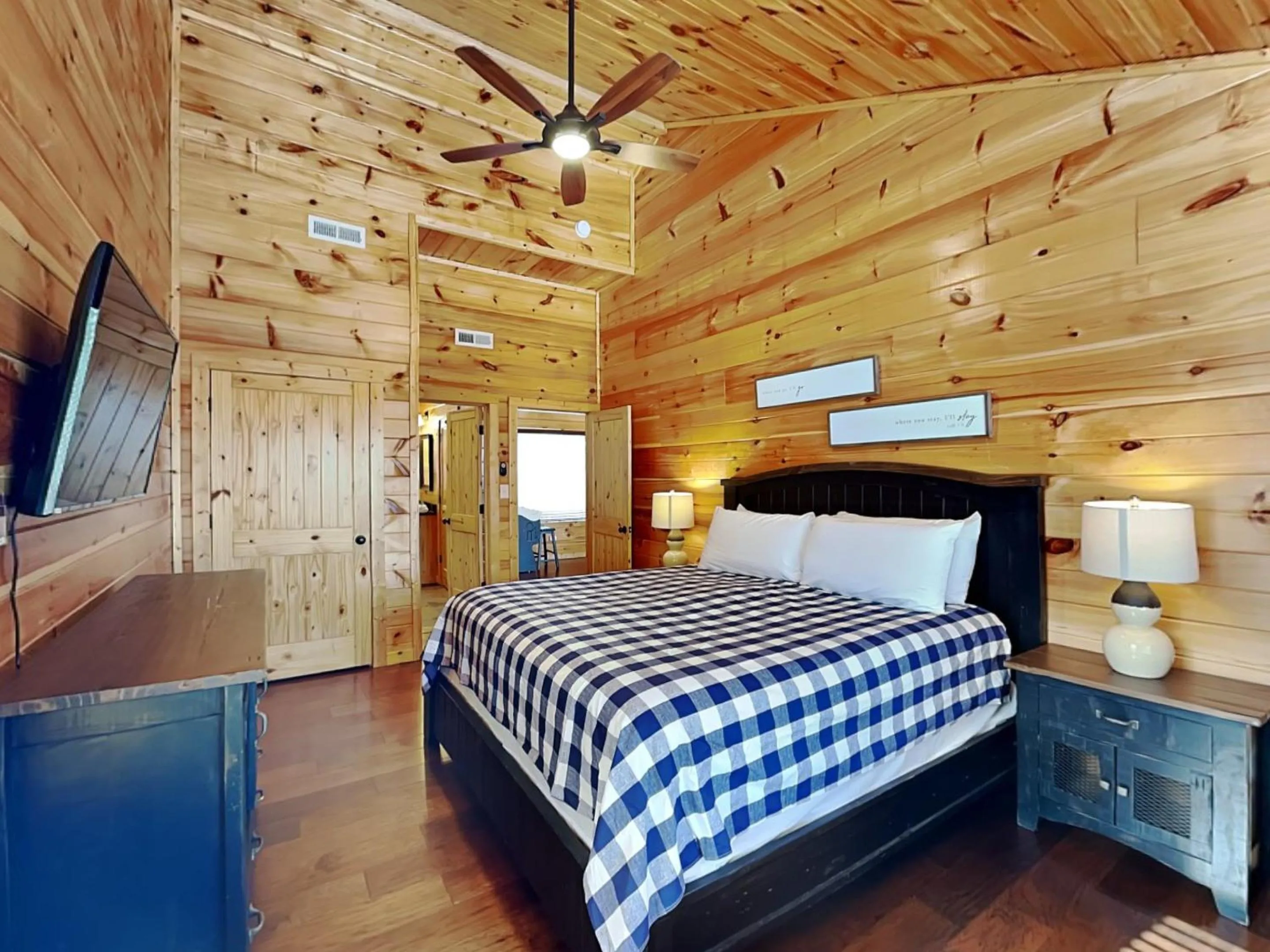 Bed in Rainbow Falls Retreat