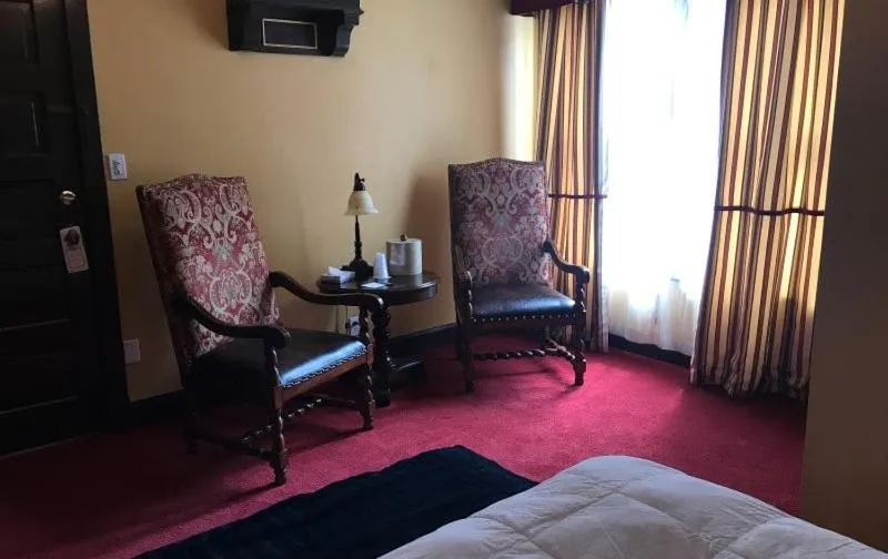 Bed in Ye Olde English Inn