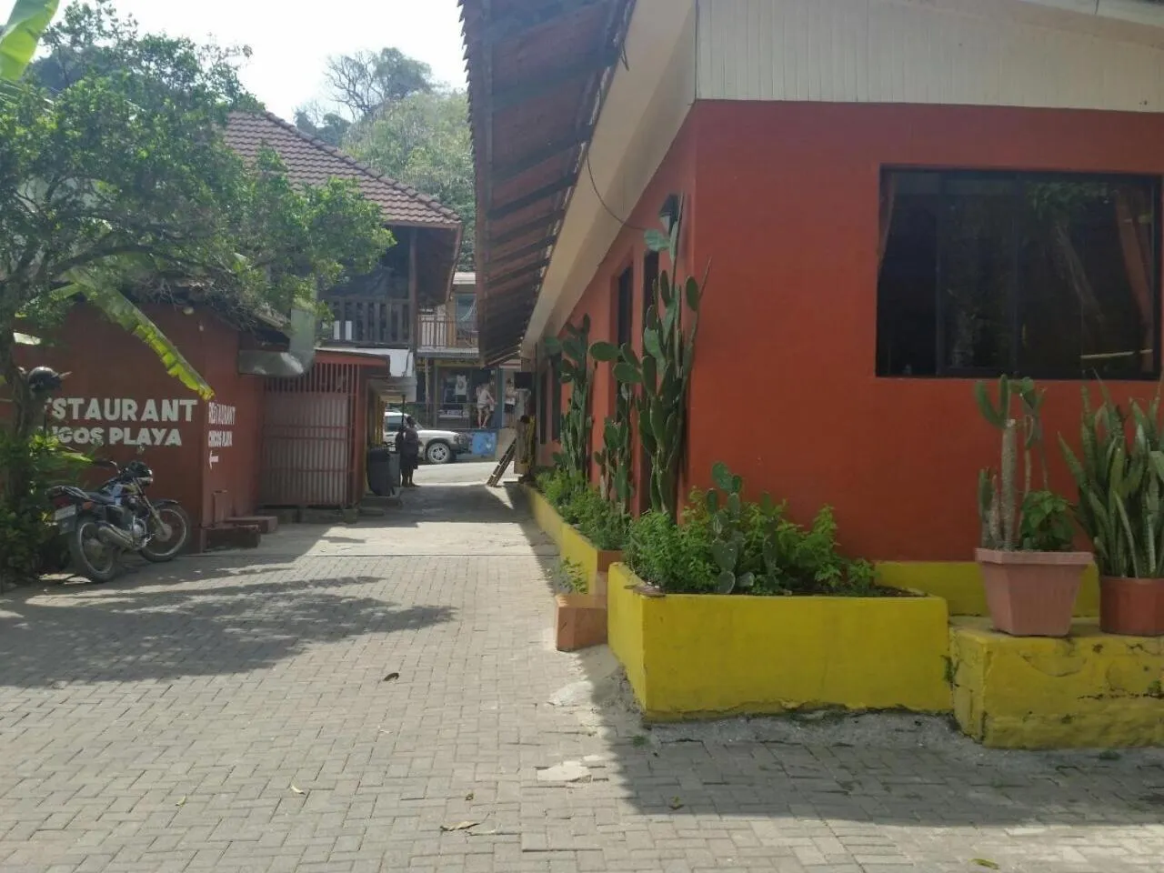 Property building in Hotel Cabinas Mar Y Cielo