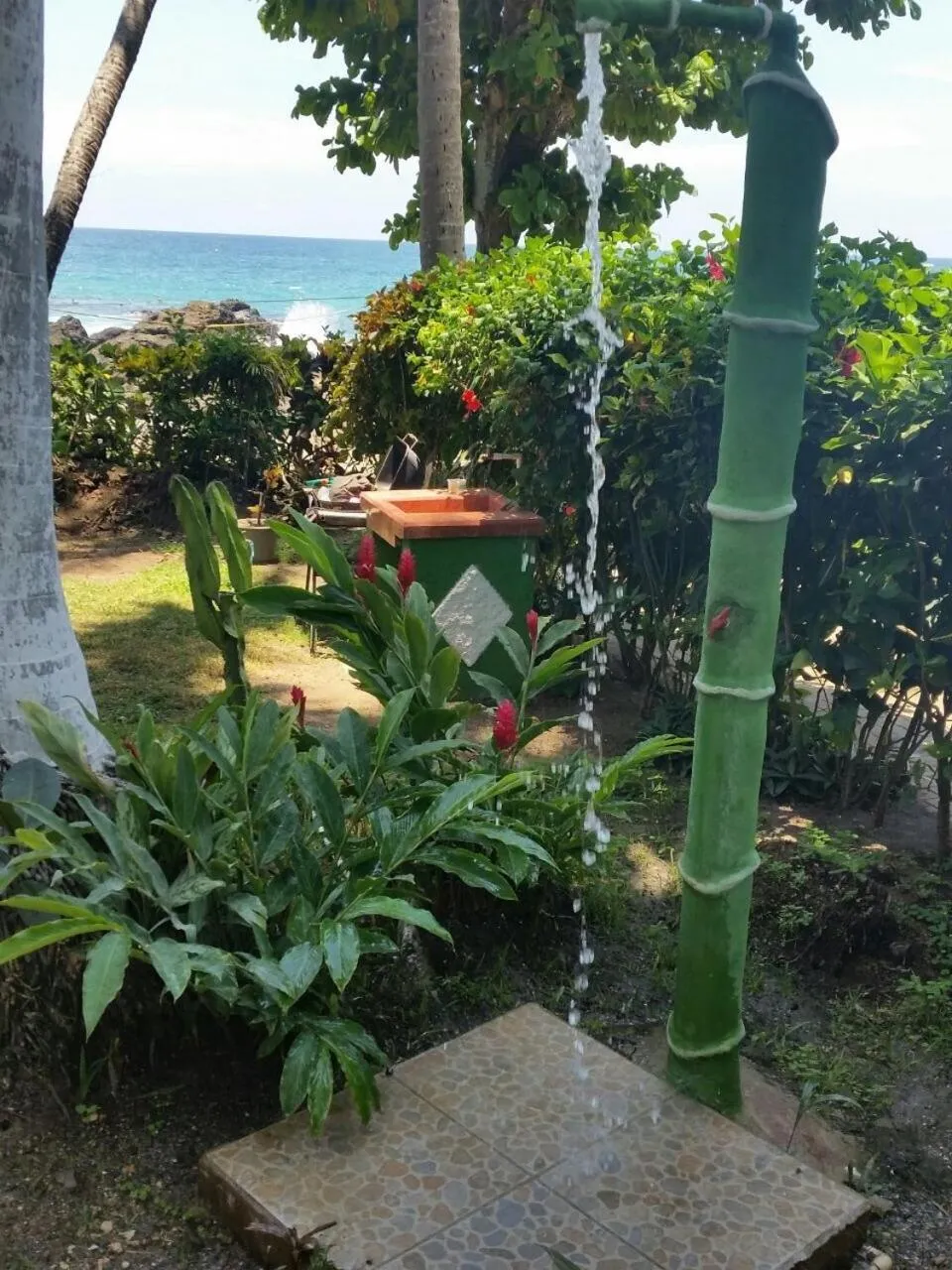 Shower in Hotel Cabinas Mar Y Cielo