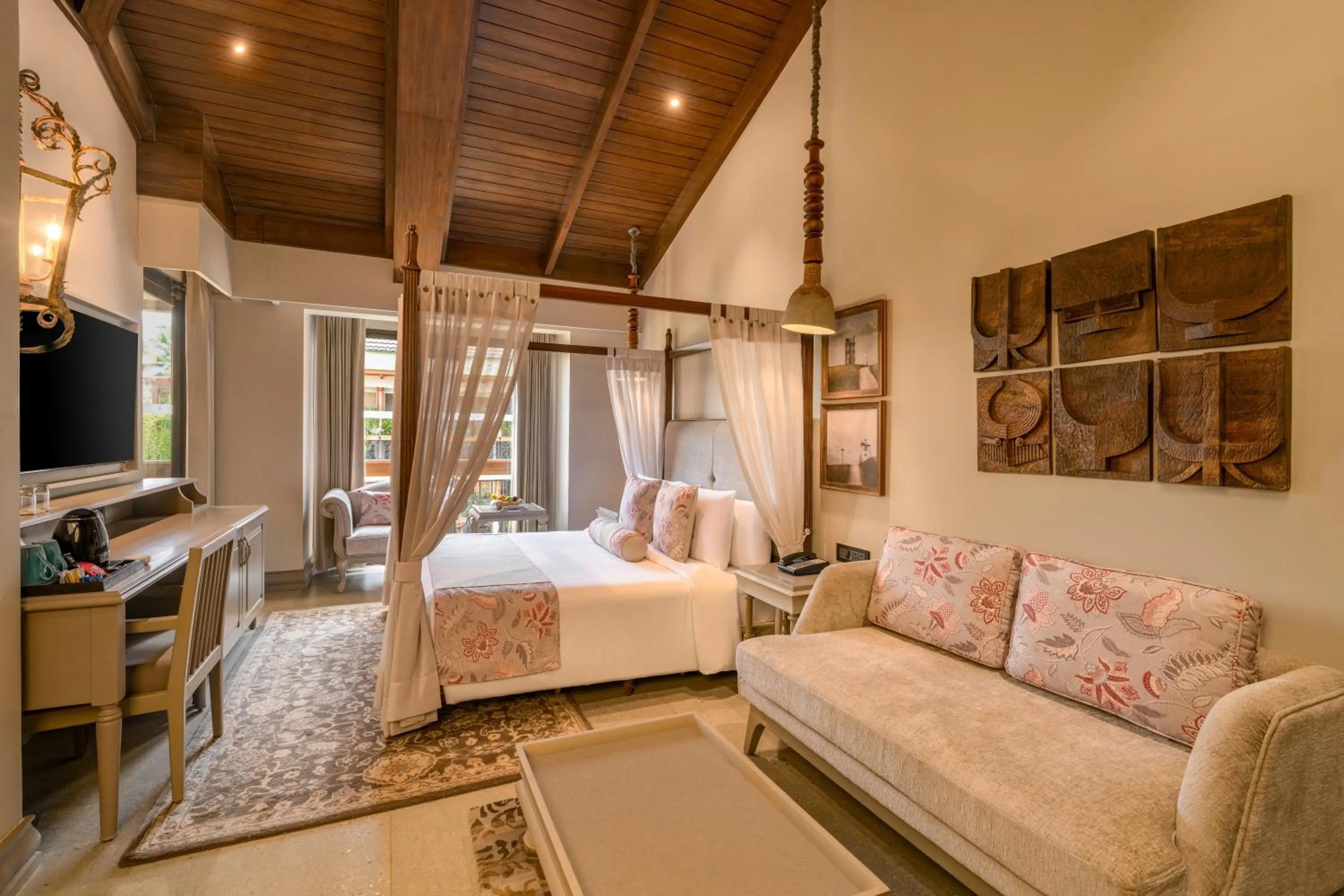 Communal lounge/ TV room, Bed in The Evren, Vagator