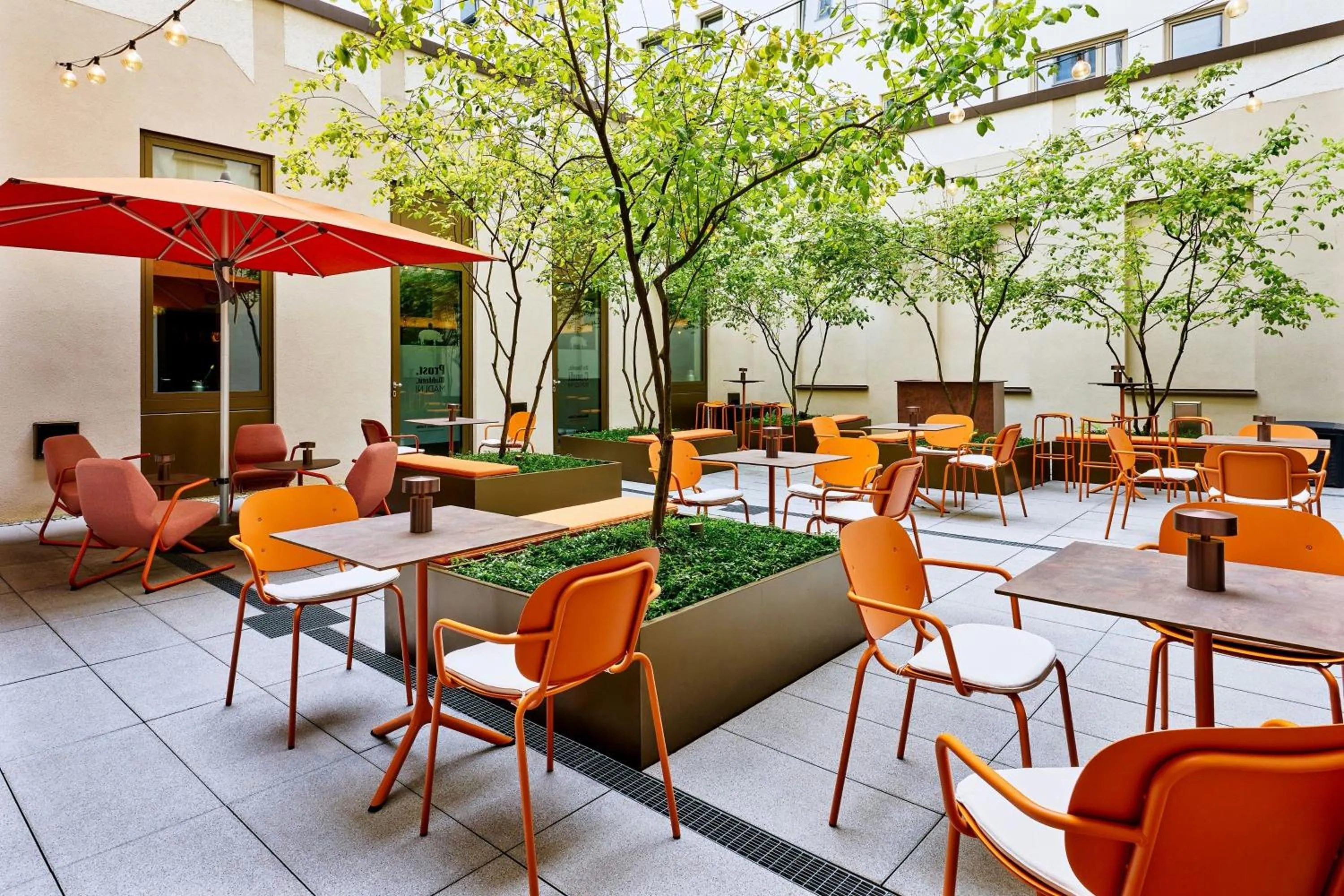 Restaurant/places to eat in Aloft München