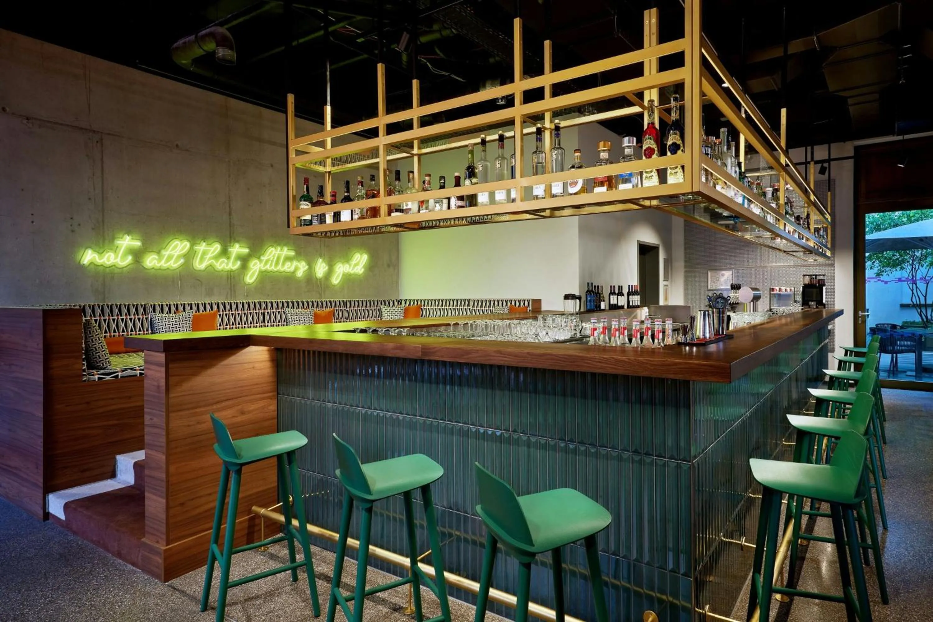 Lounge or bar in Aloft München