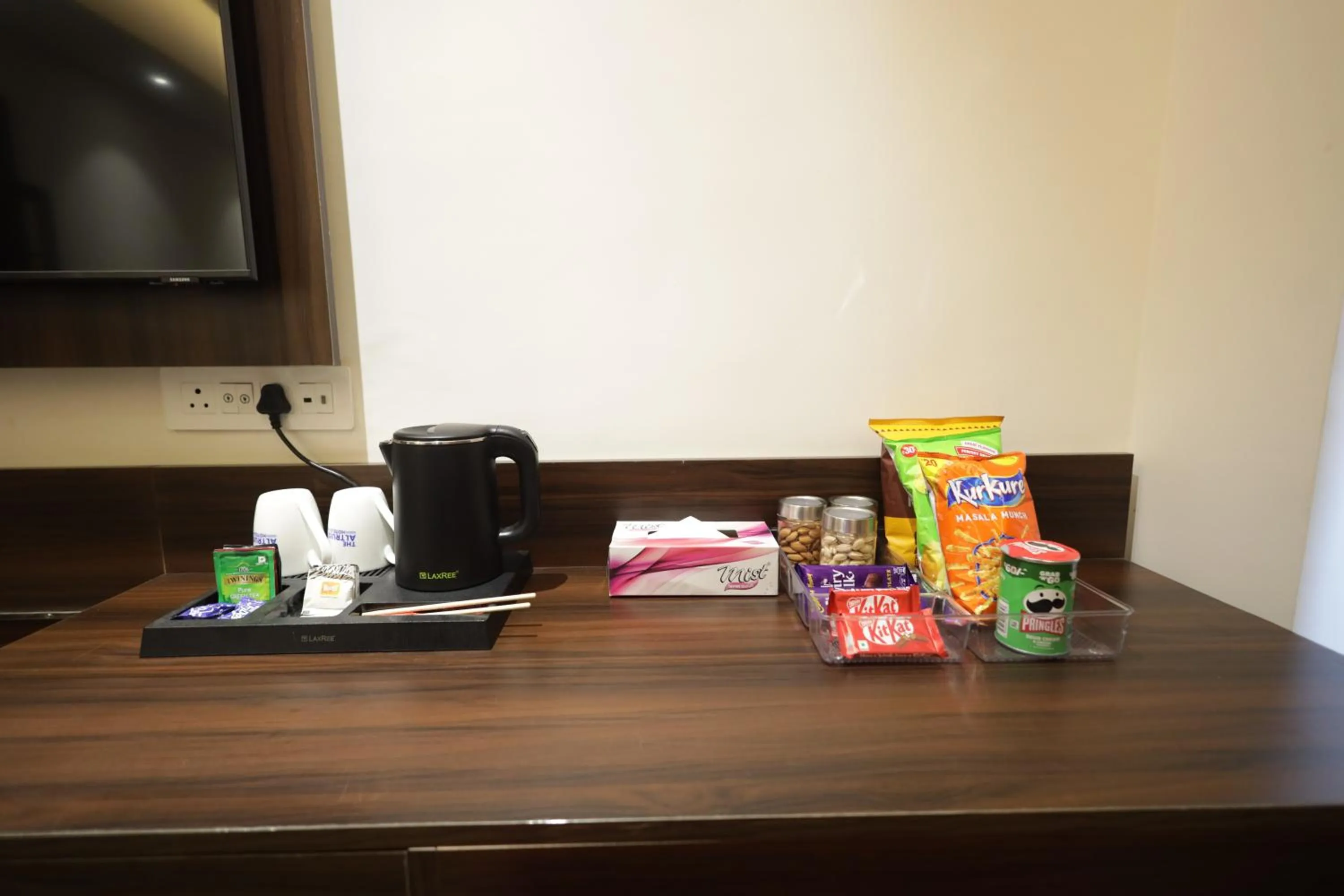 Coffee/tea facilities in The Altruist Hotel Sec-57