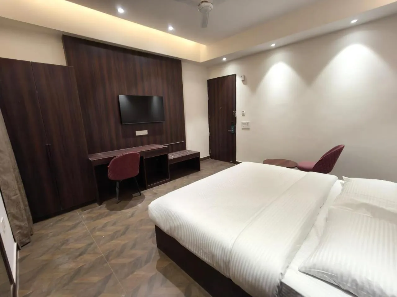 Bed in The Altruist Hotel Sec-57