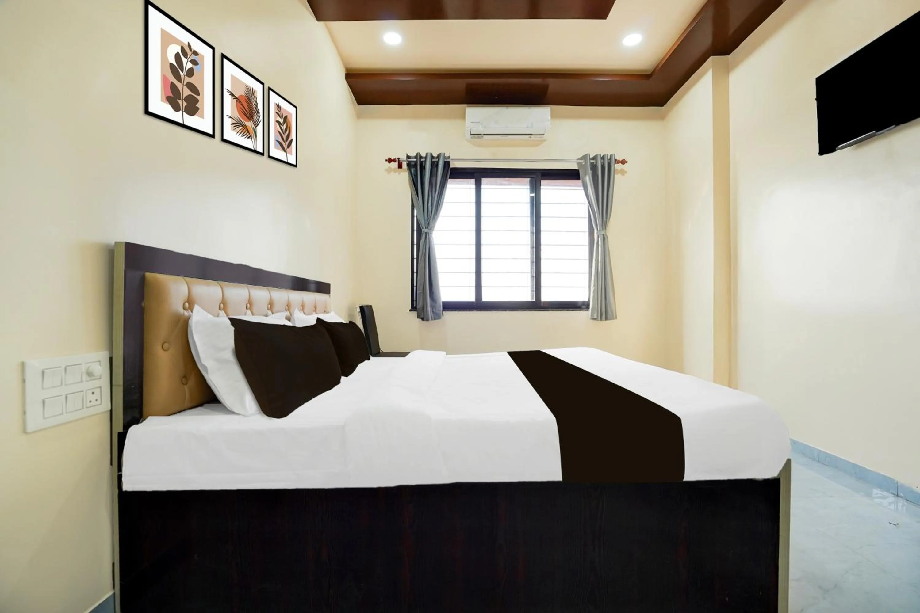 Bedroom, Bed in Super Hotel O Dabha Hilltop
